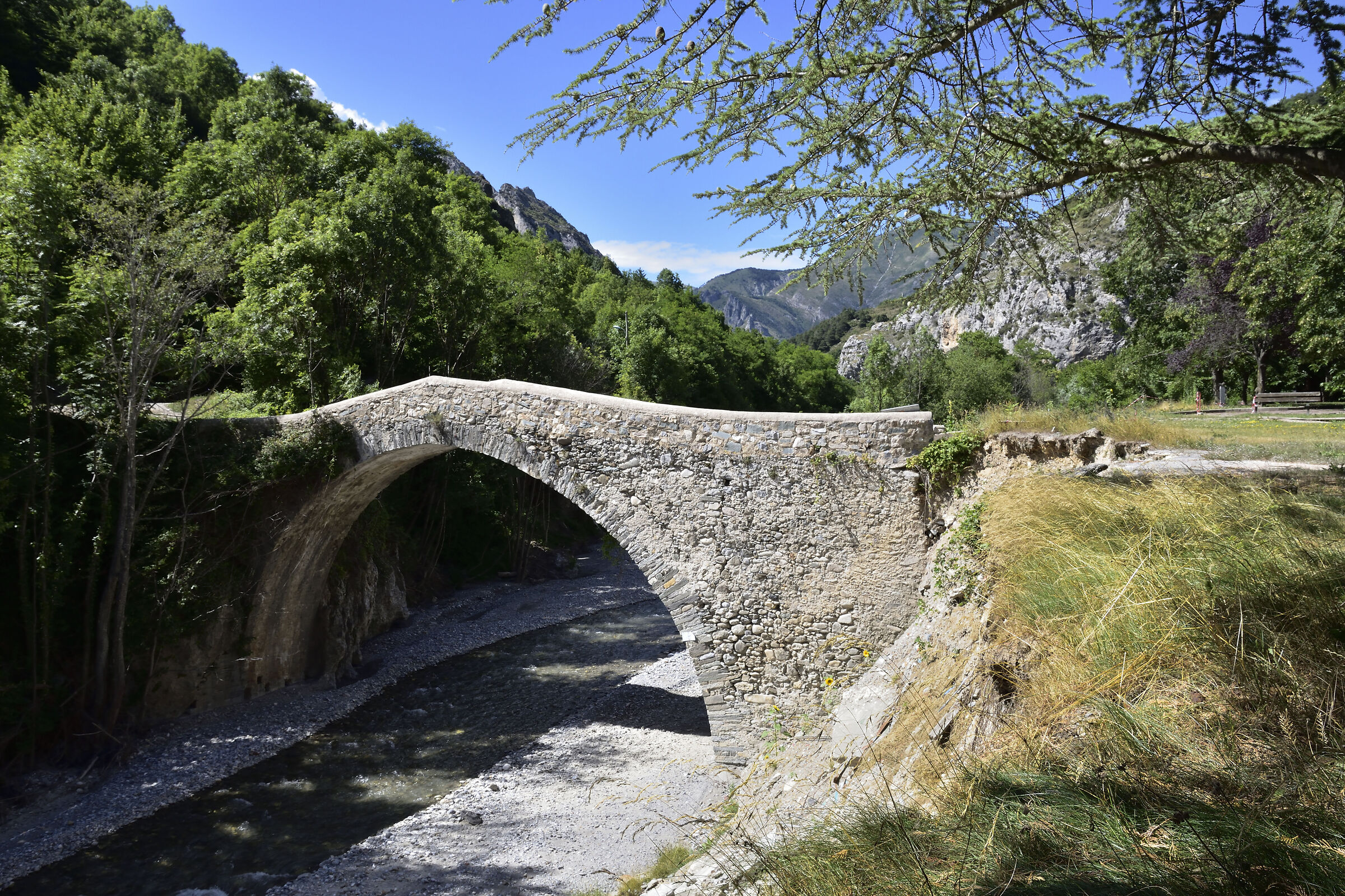 Tent-bridge