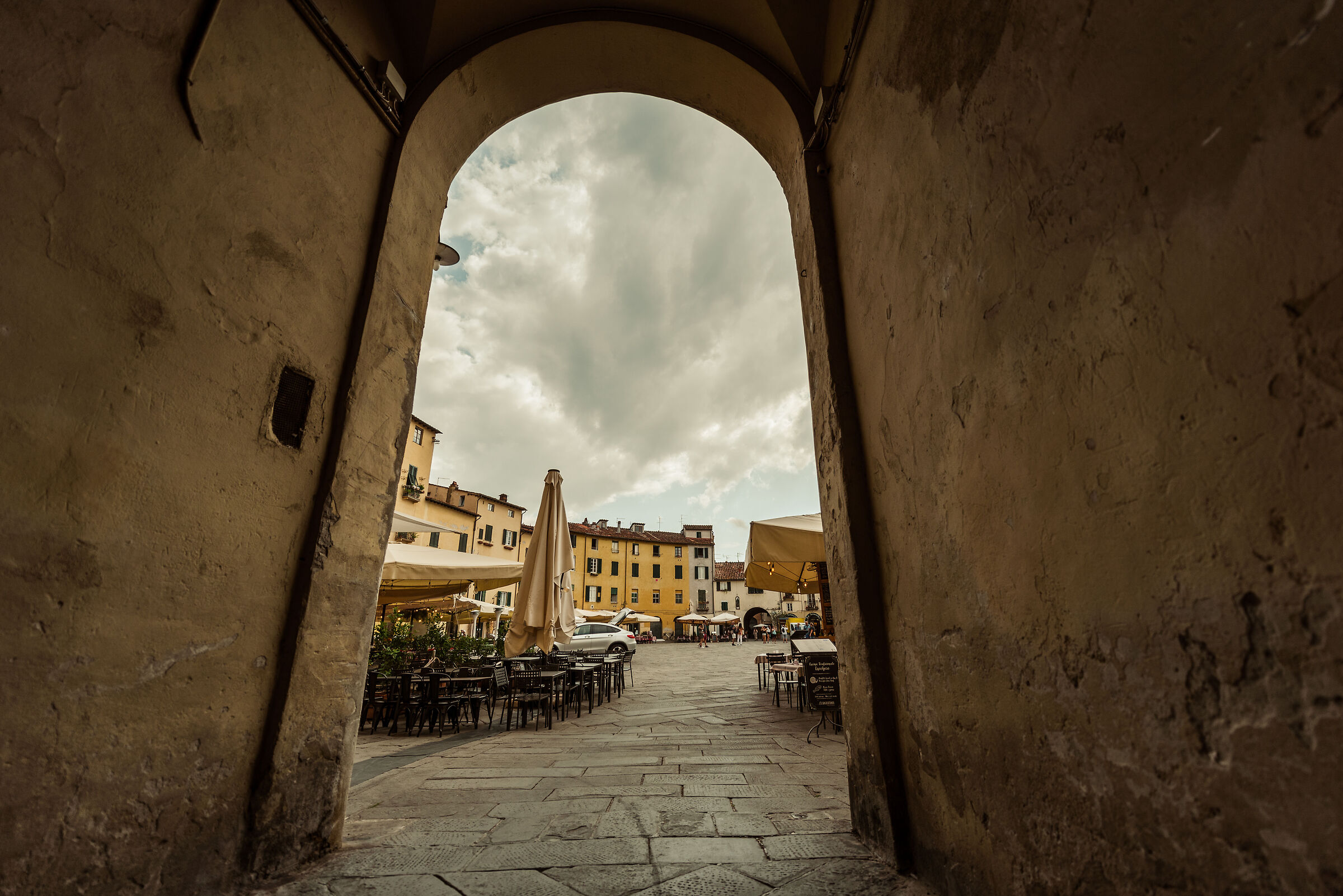 Lucca, ingresso piazza anfiteatro