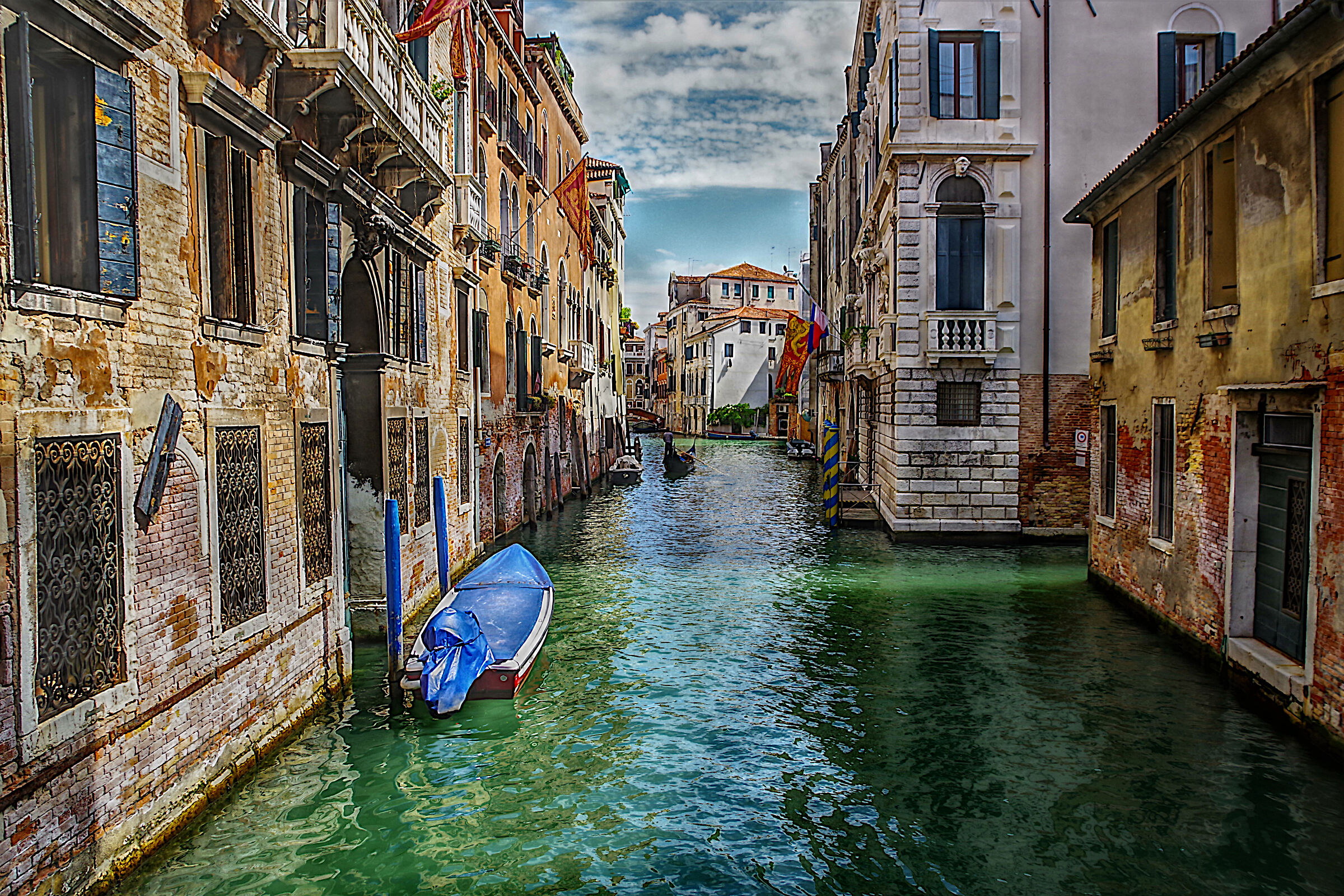 Sventolano le bandiere