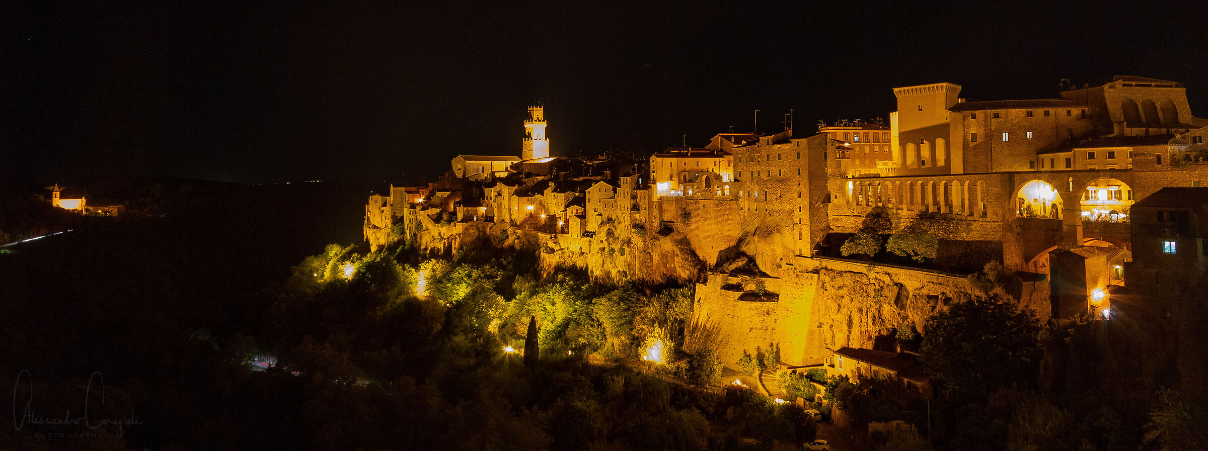 Pitigliano in notturna