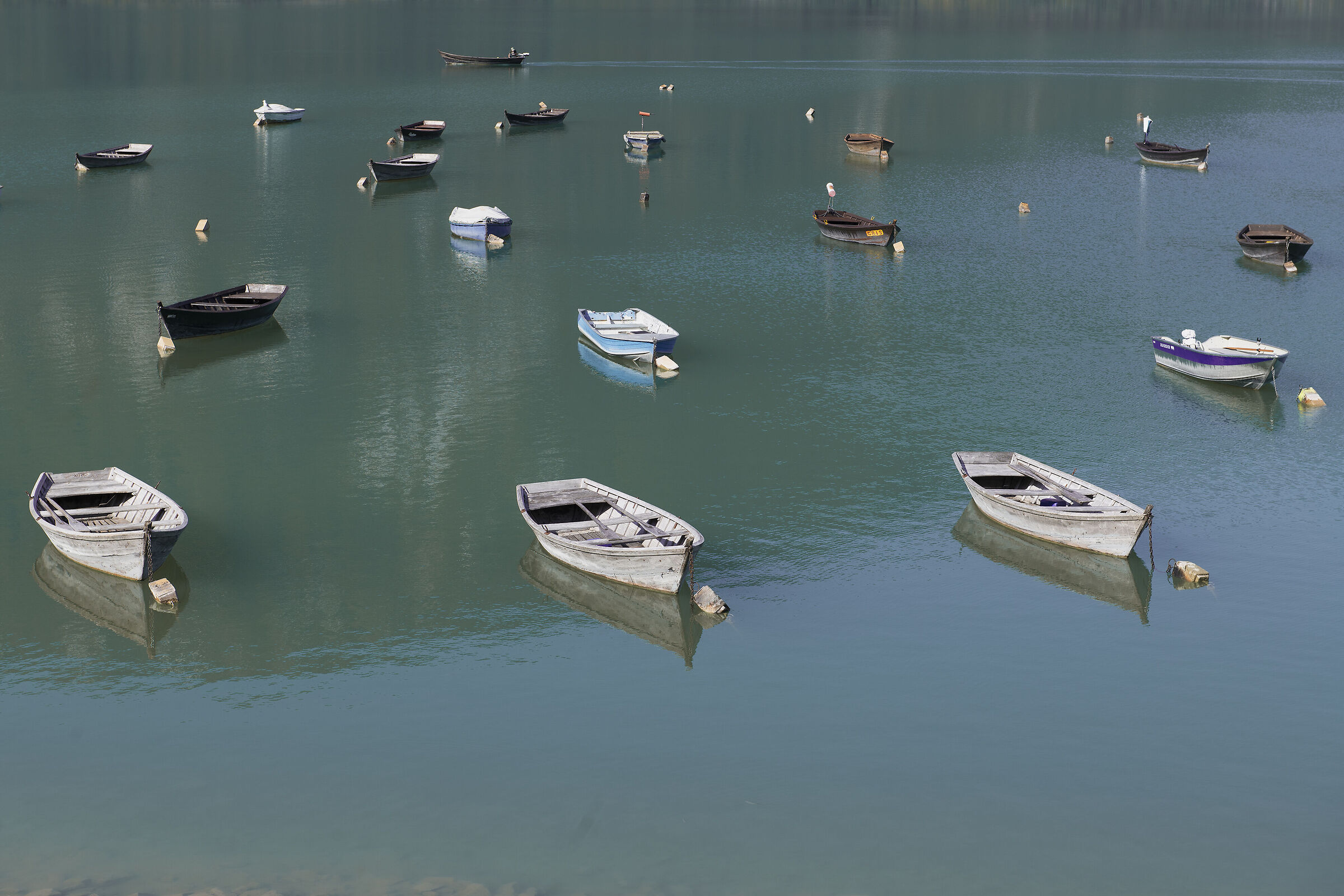 Barche al Lago di Santa Croce
