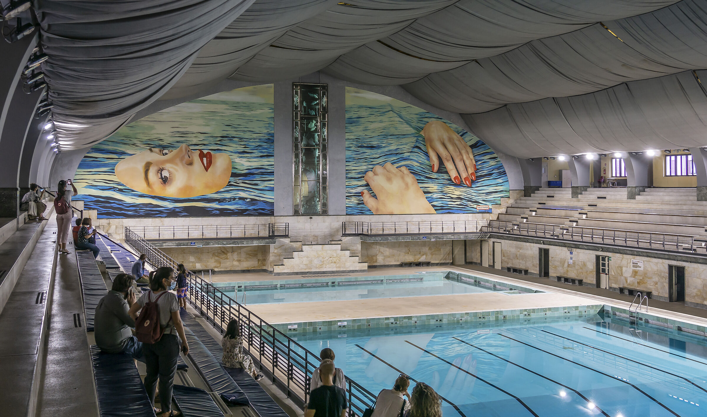 Cozzi swimming pool with "Be Water" set-up