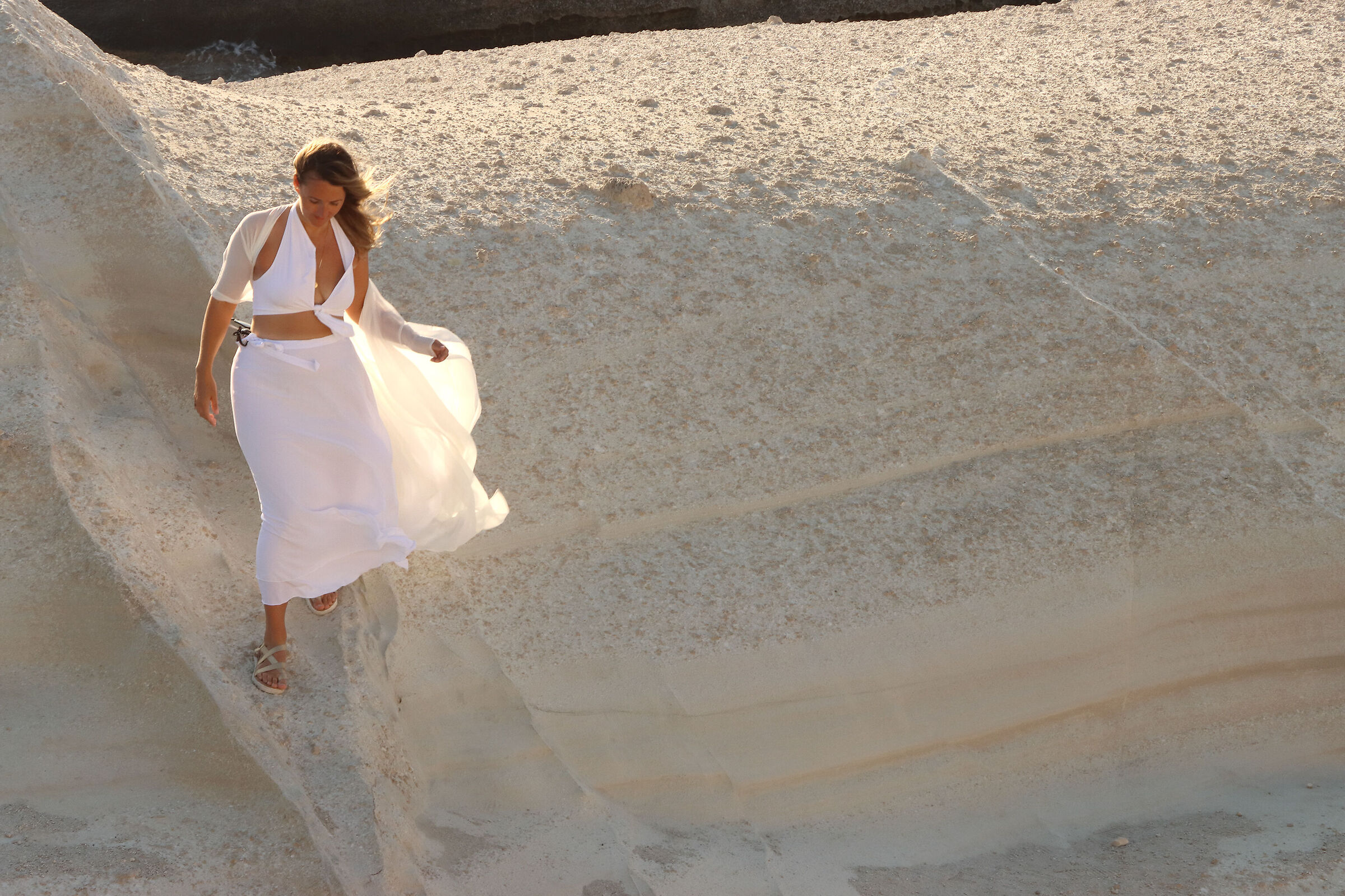 M I L O S - Sarakiniko - ragazze in bianco