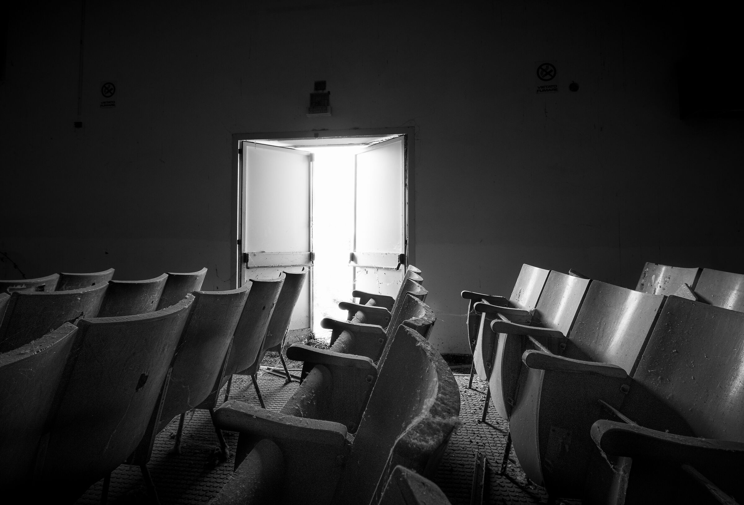 Caserma militare abbandonata - il cinema