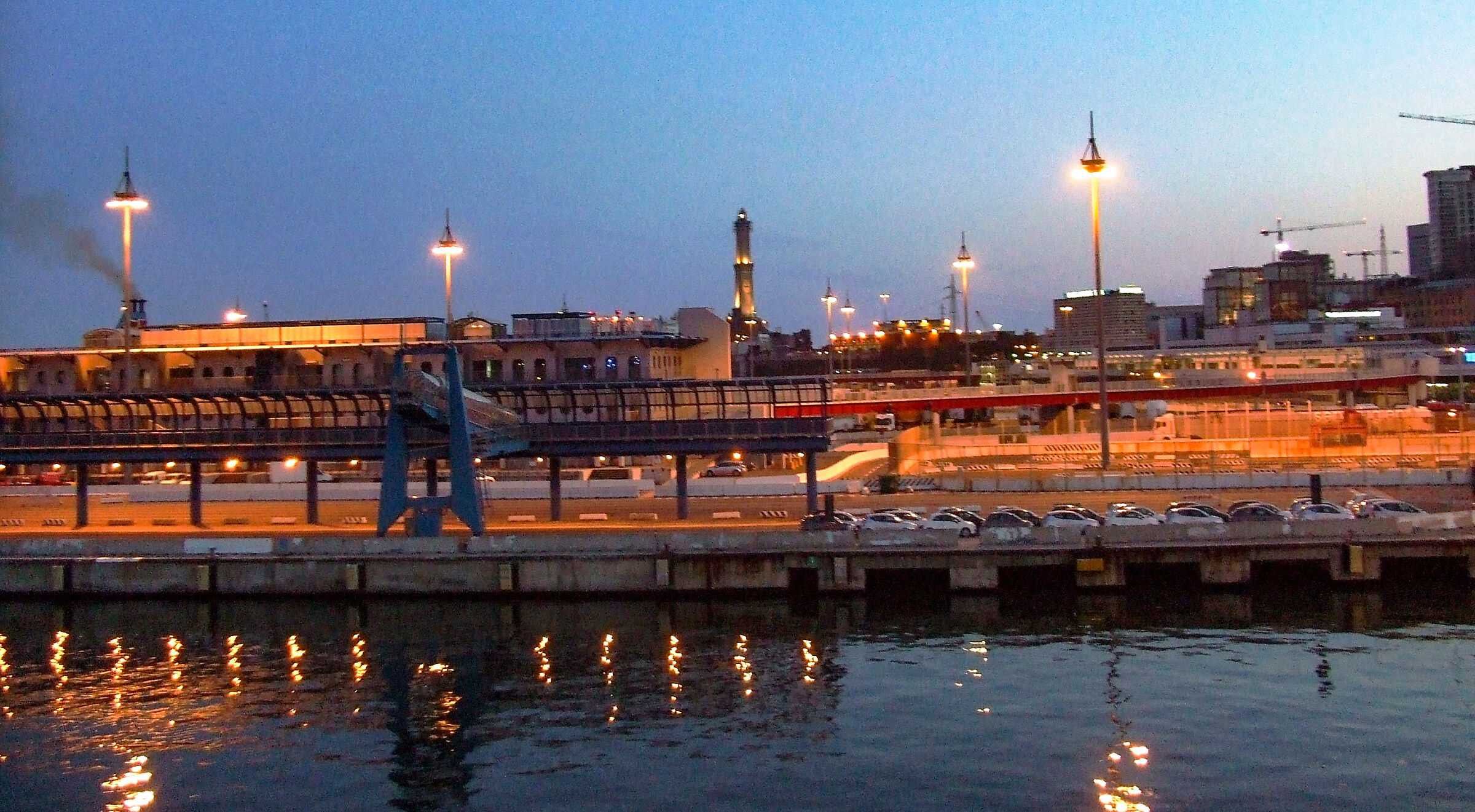 Genova , si parte...