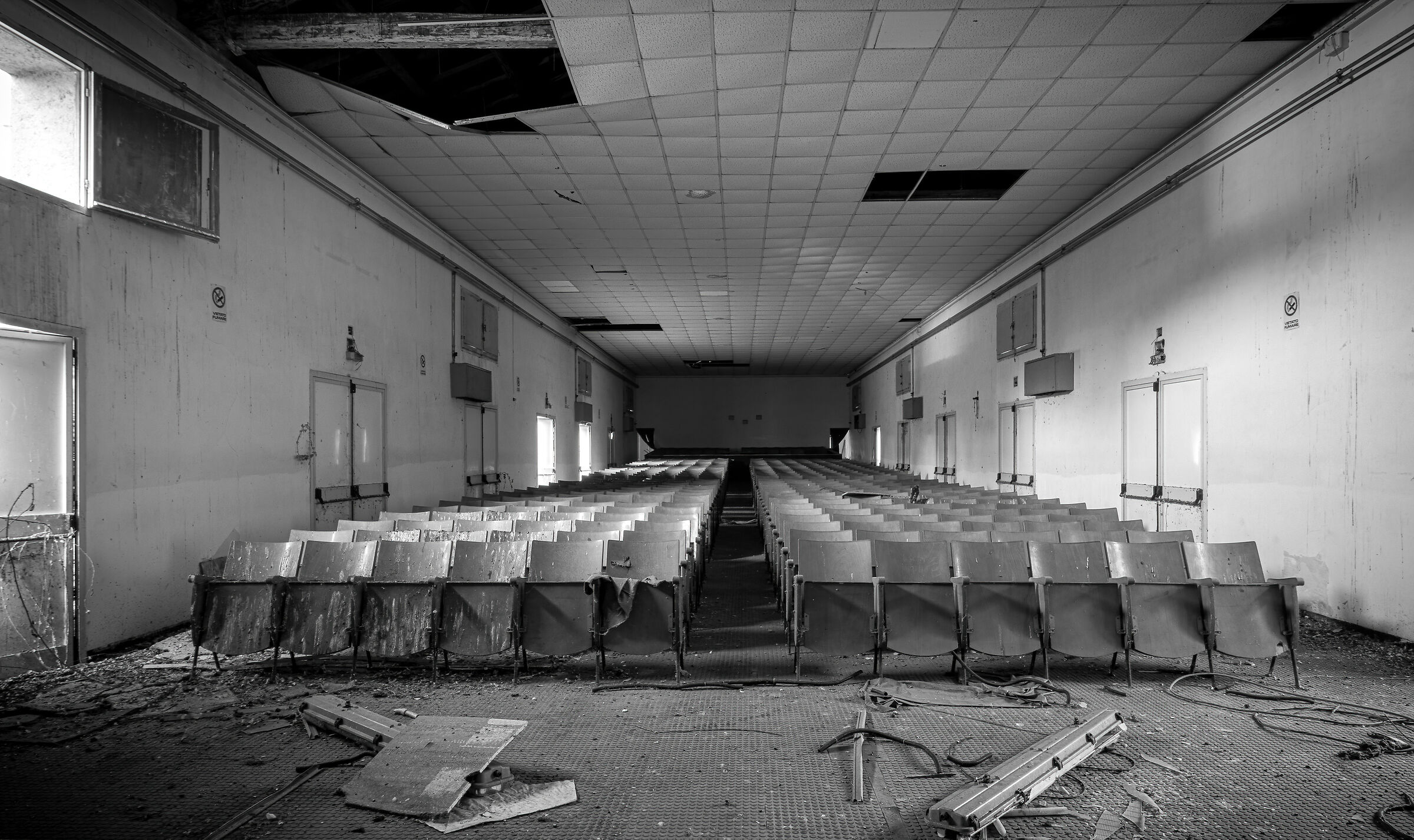 Caserma militare abbandonata - il cinema