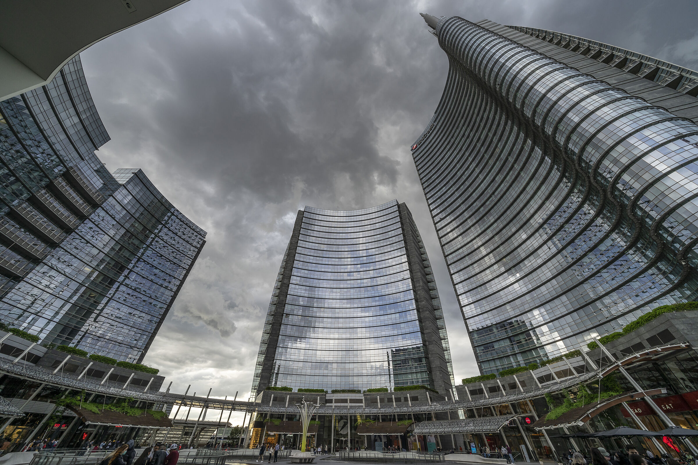 Piazza Gae Aulenti - Sunday, May 2, 2021. 19:17