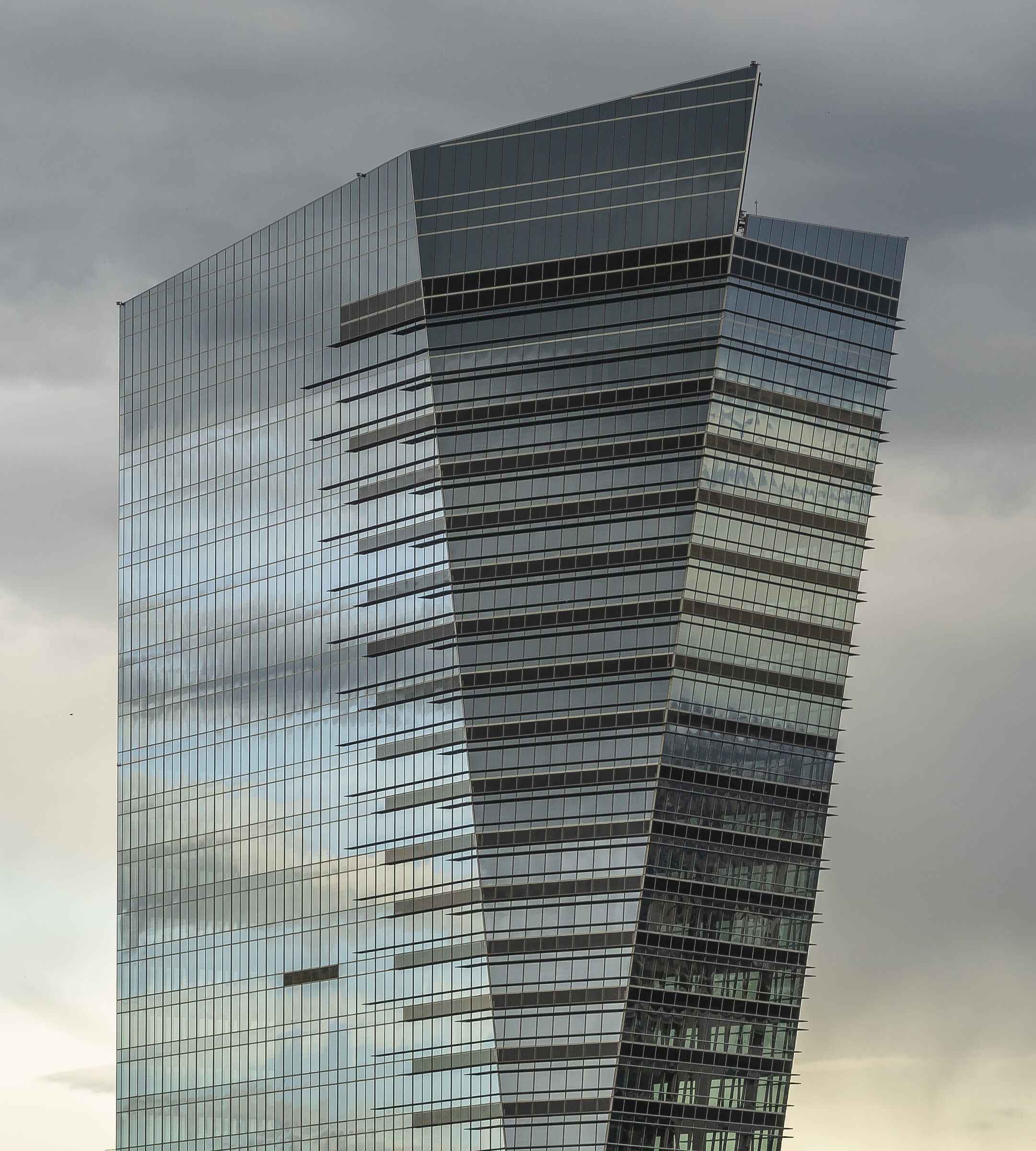 Torre Gioia 22 soprannominata "Scheggia di vetro" ...