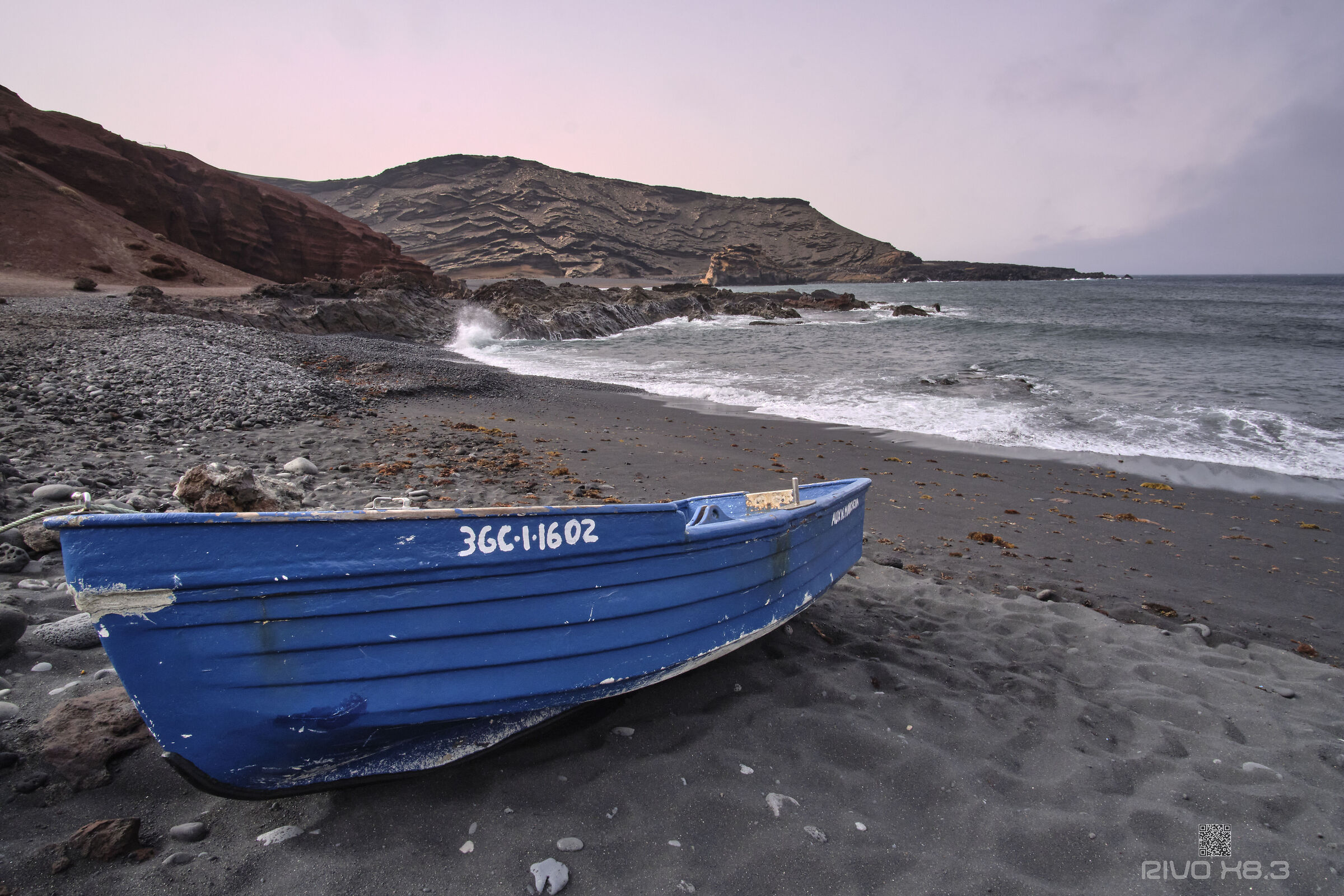 Lanzarote - spiaggia nera al mattino