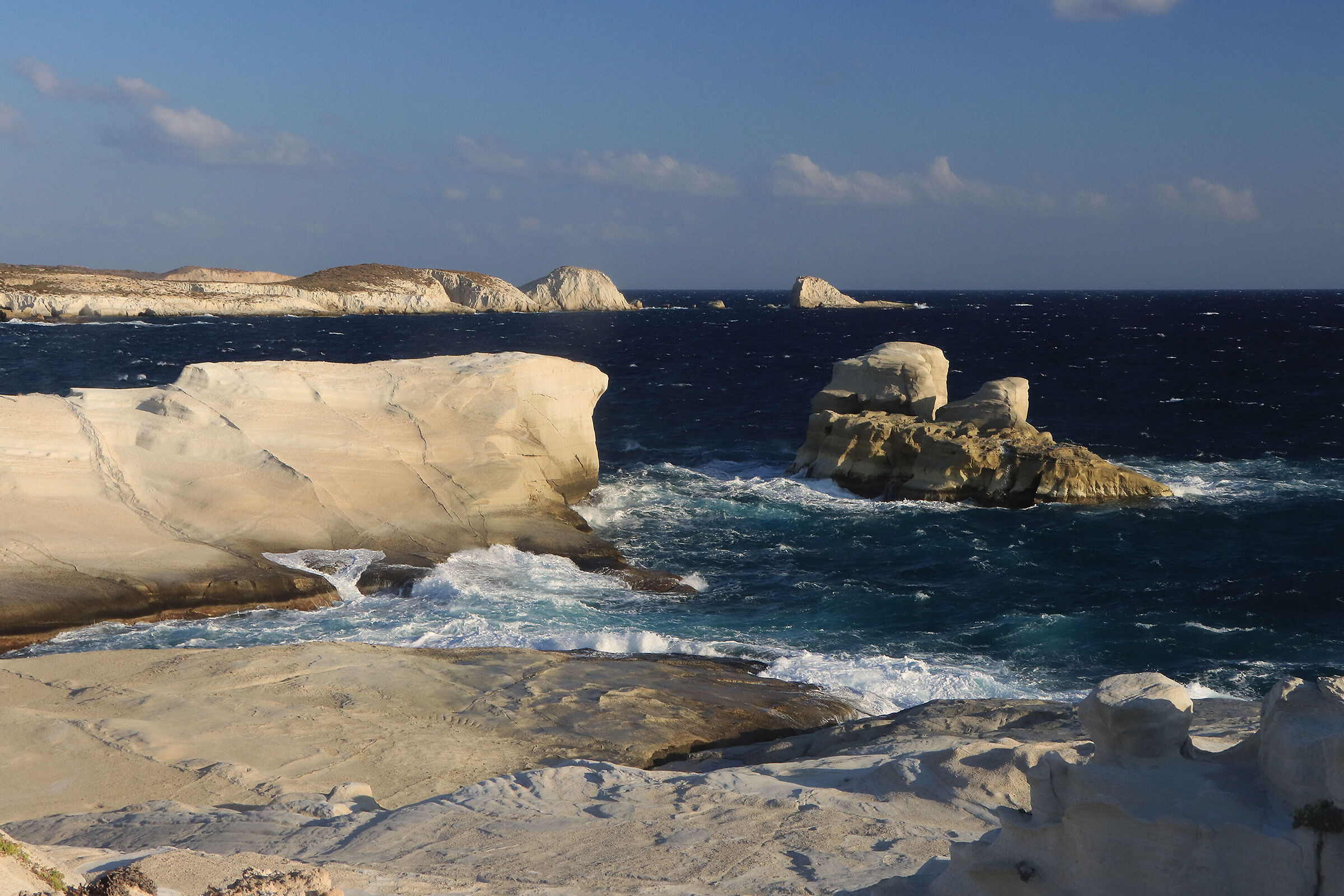 M I L O S - le placche bianche di Sarakiniko