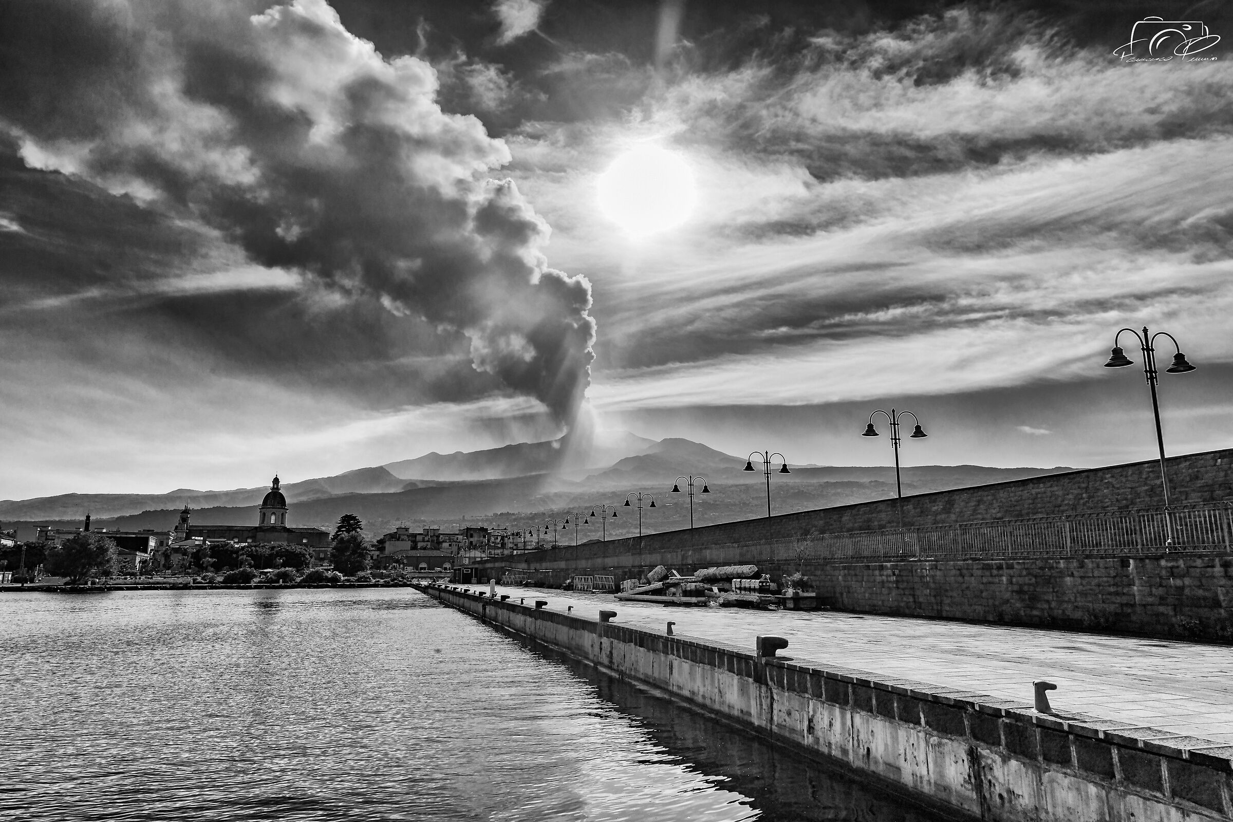 Eruption of Etna in summer 2021 from the port of ripost