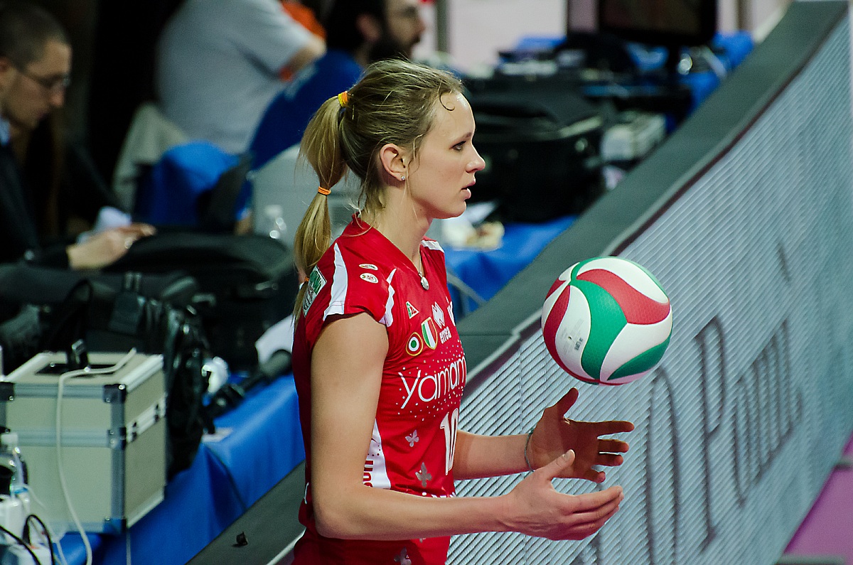 Margareta Kozuch, Opposite Chest Yamamay ball!