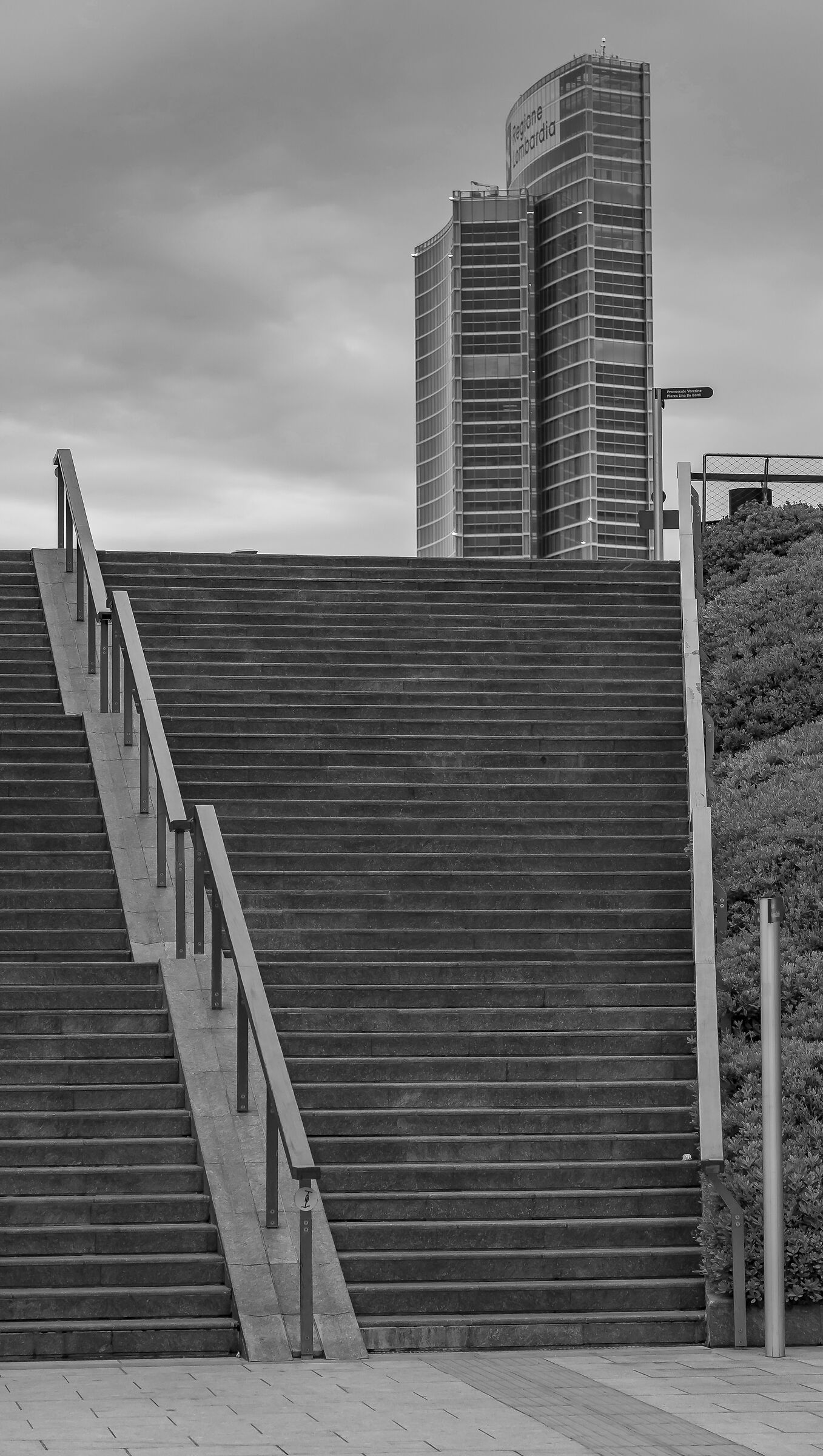 Palazzo Lombardia - 17 (monocromatica)