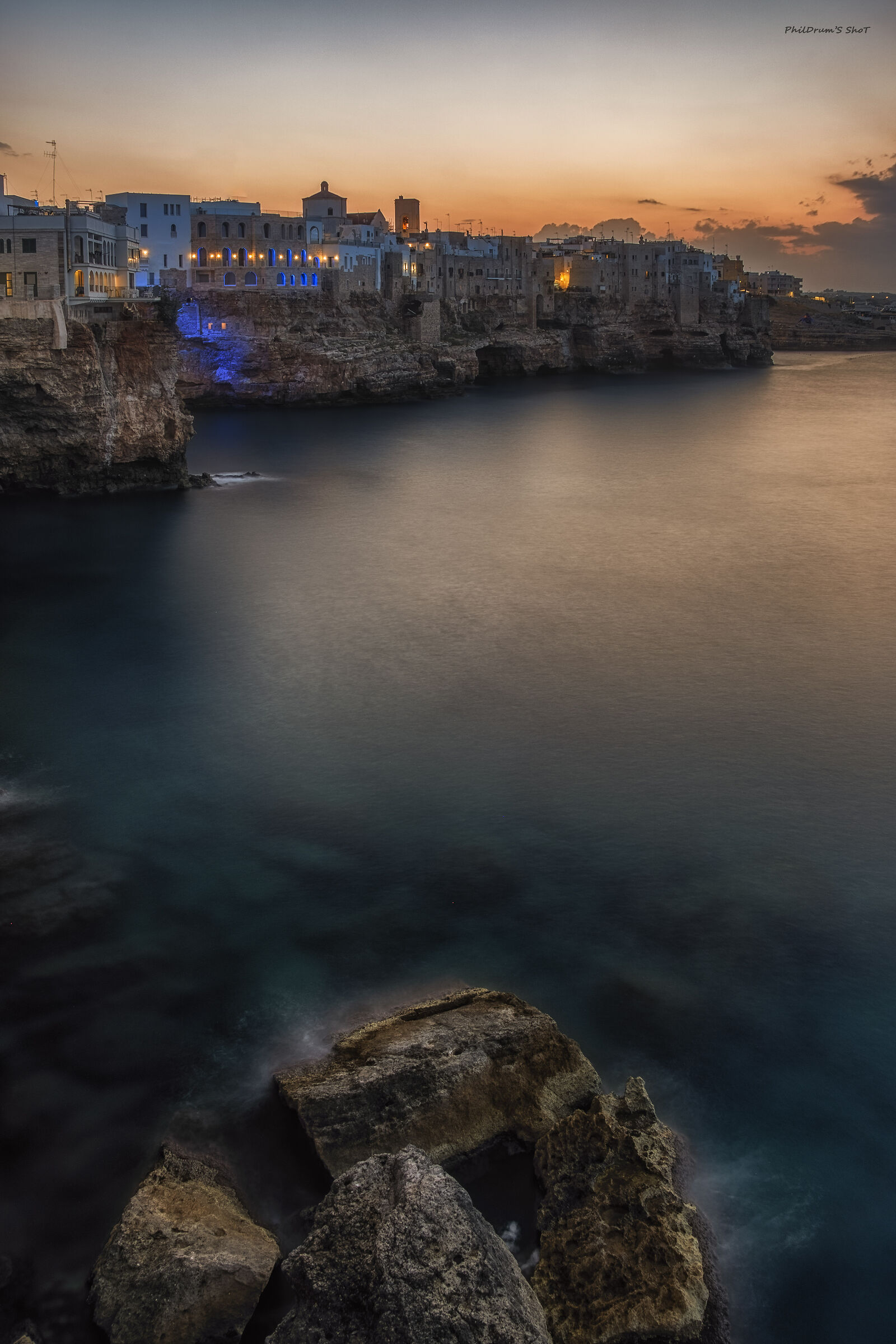 Ora blu su Polignano