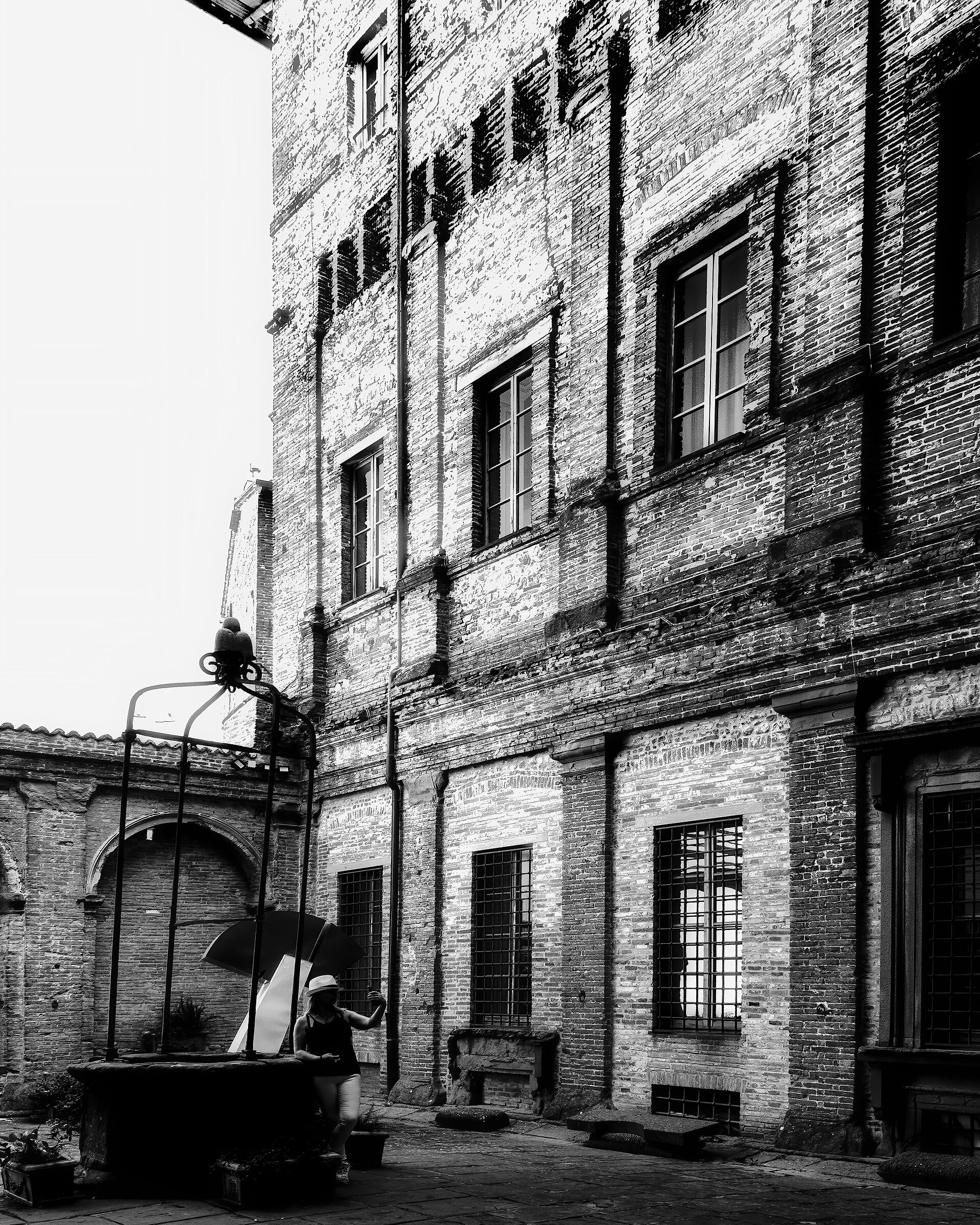 courtyard paazzo corgna city of the parish