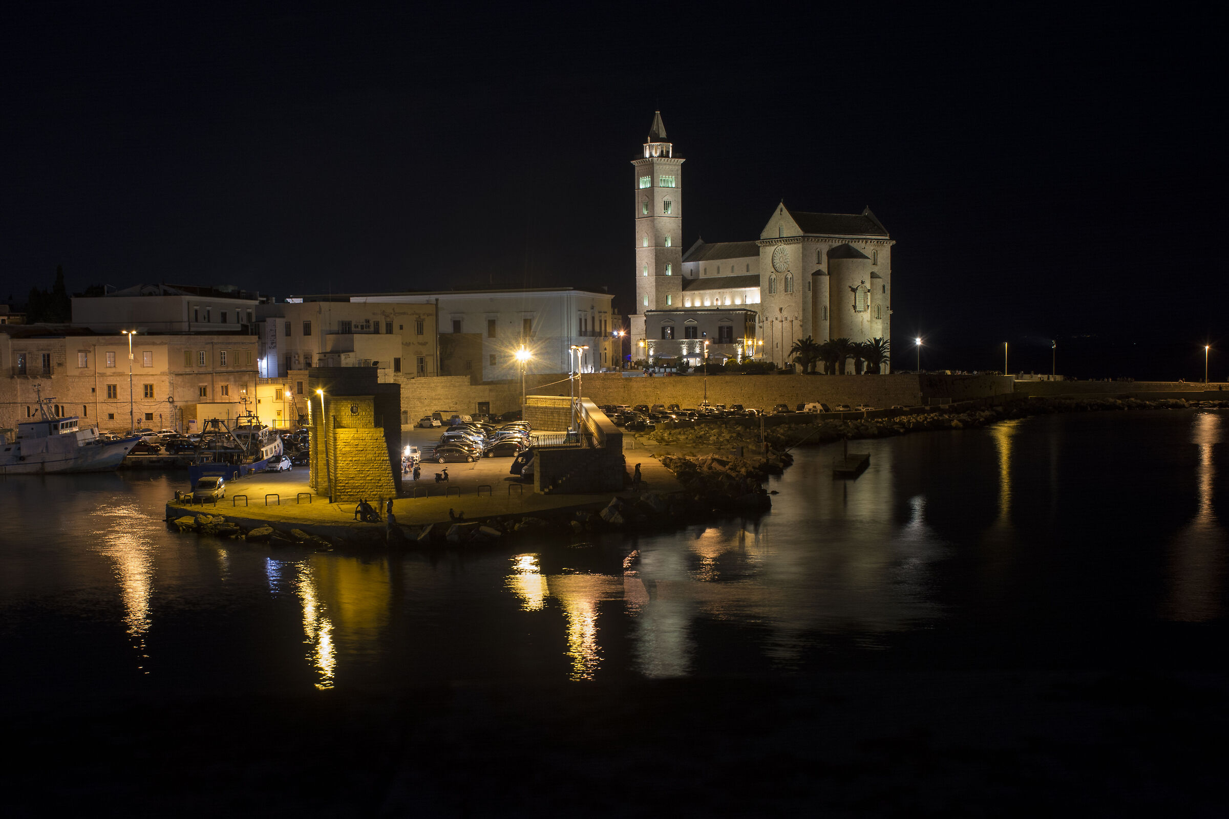 Trani in notturna
