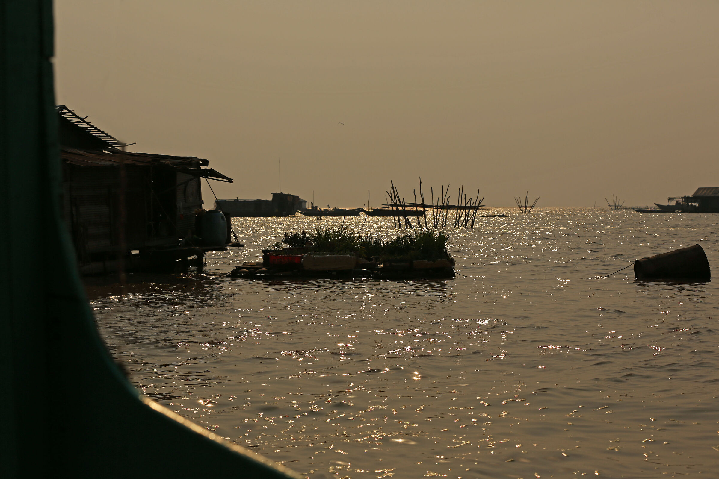 Lago Tonle Sap villaggio galleggiante