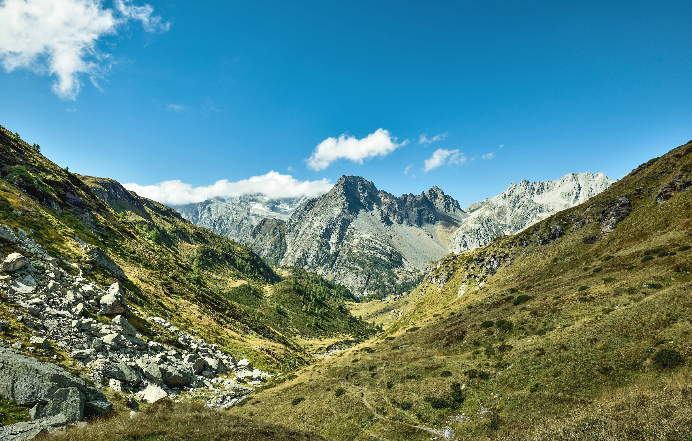 dall'Alpe Naga si scende verso l'Alpe della Valle