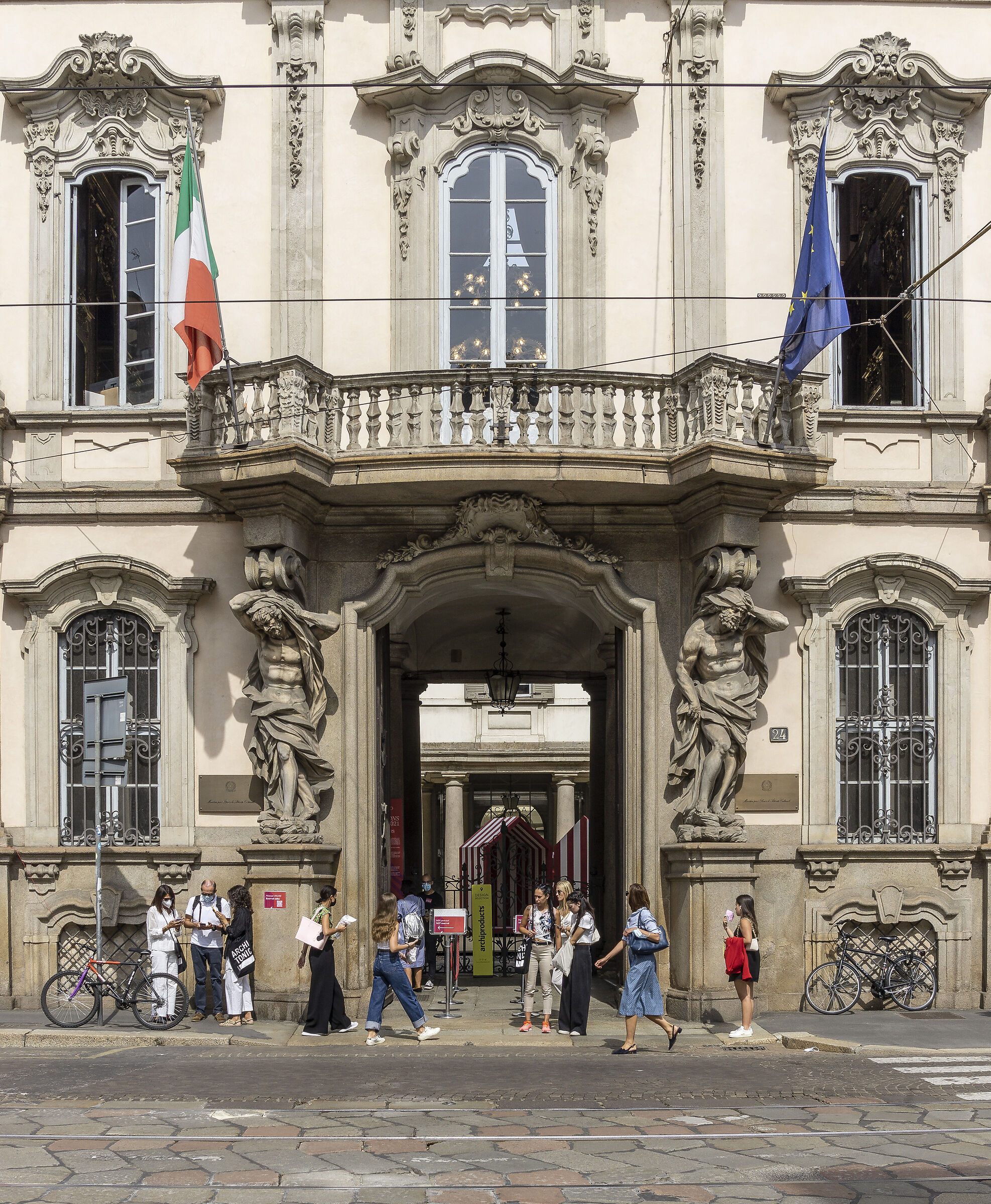 Palazzo Litta - Entrance hall - 1