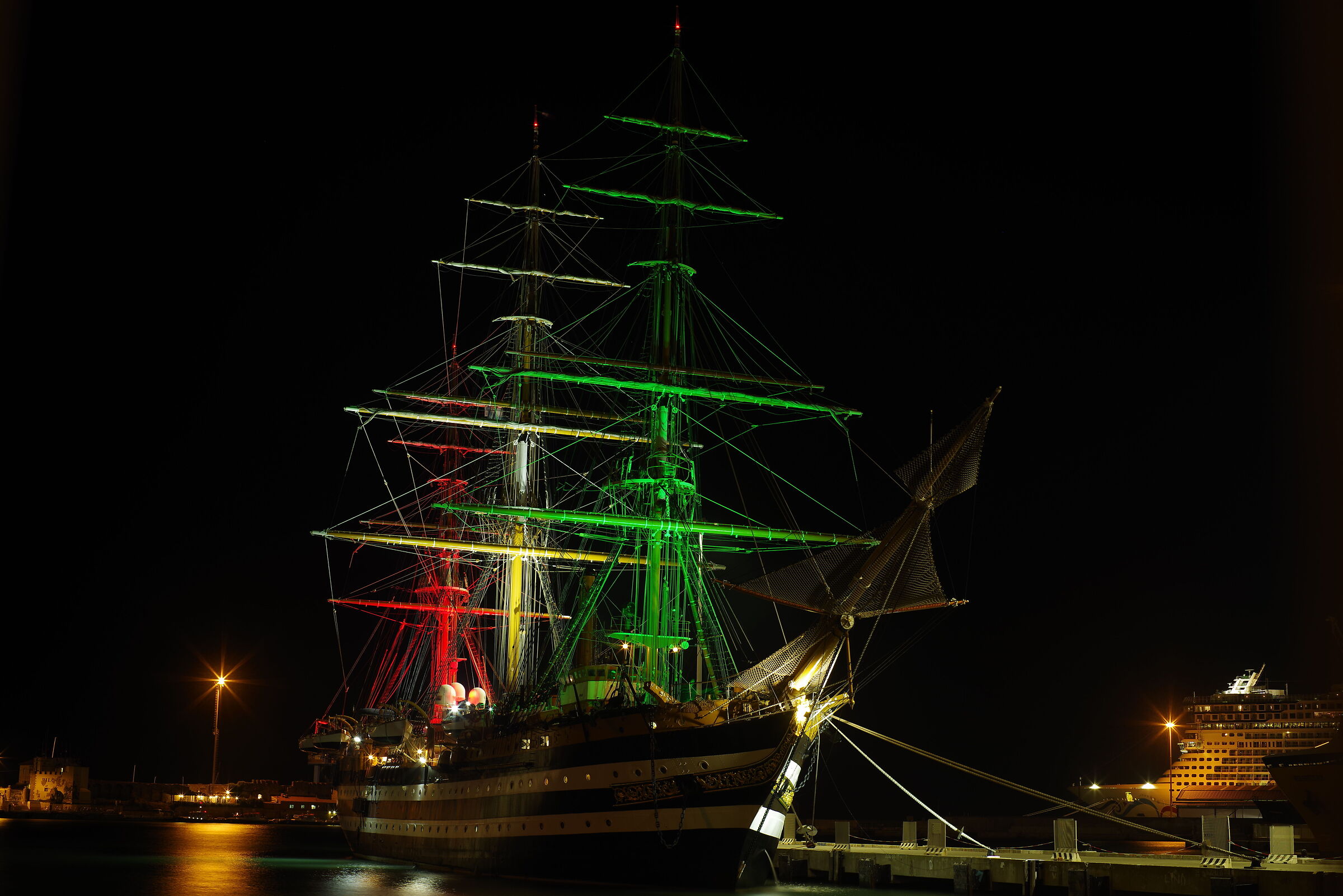 Amerigo Vespucci at night 1
