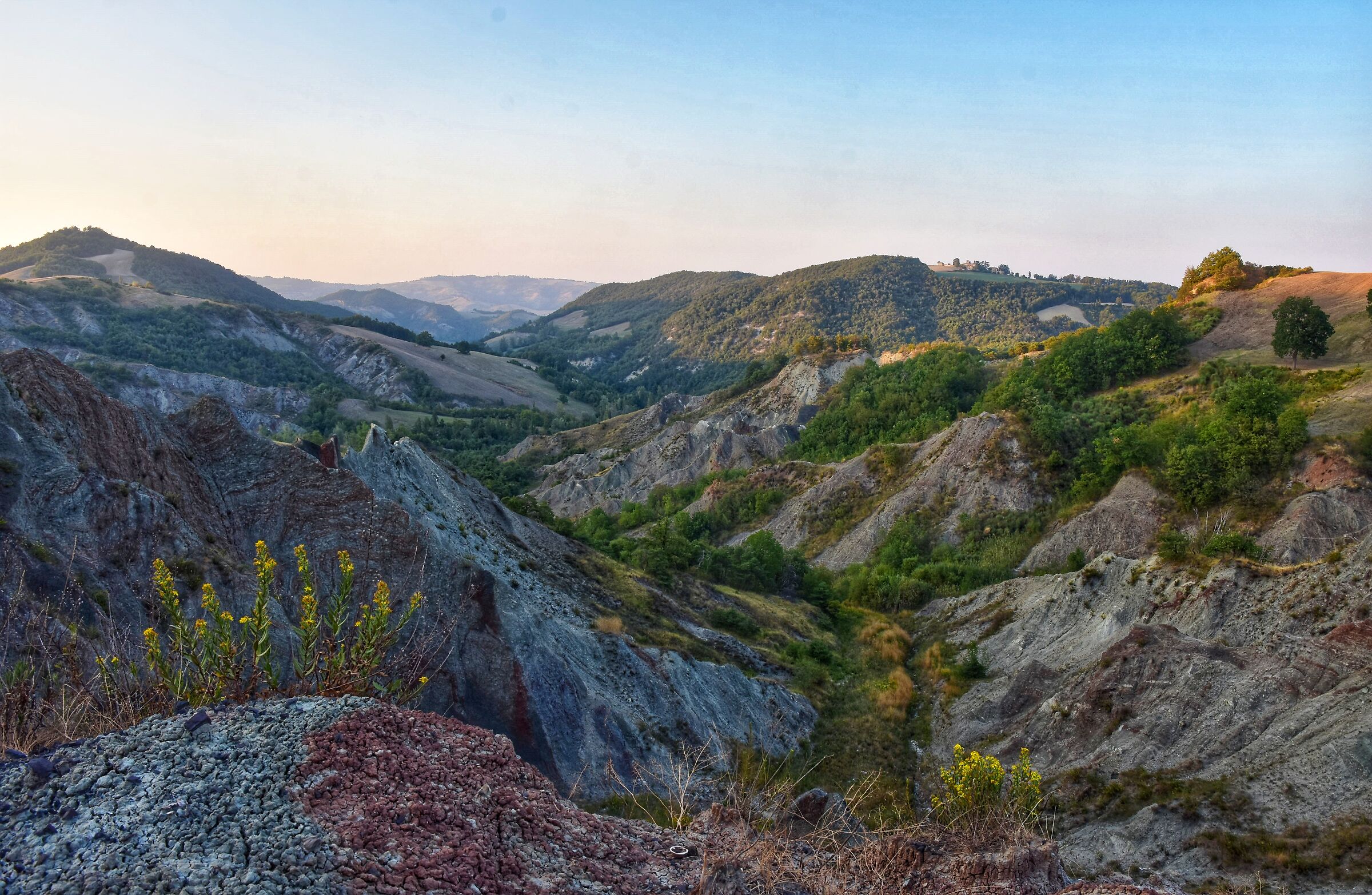 Calanchi  quando dalle argille nascono  colori