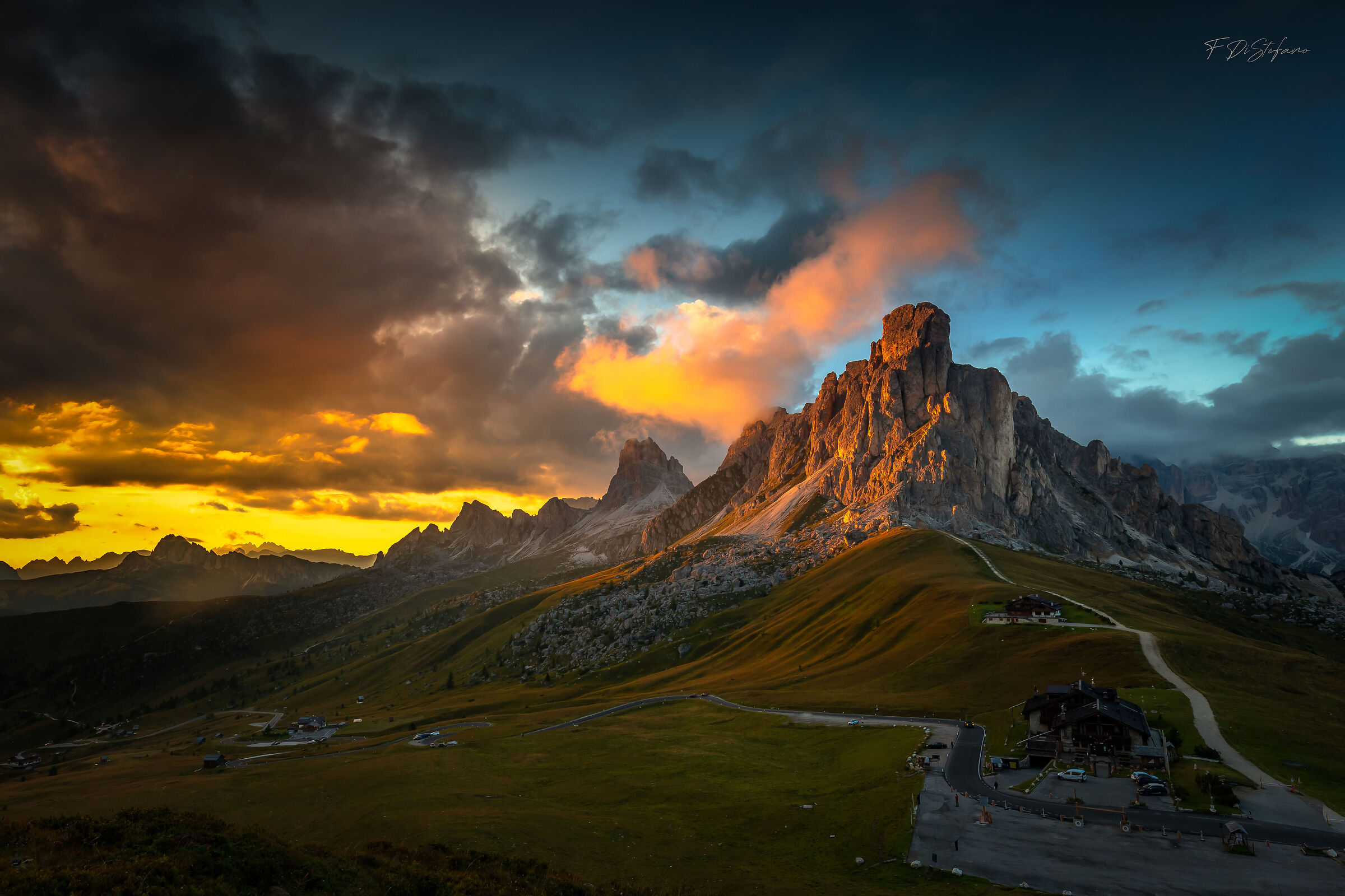 Lama di luce su Passo Giau
