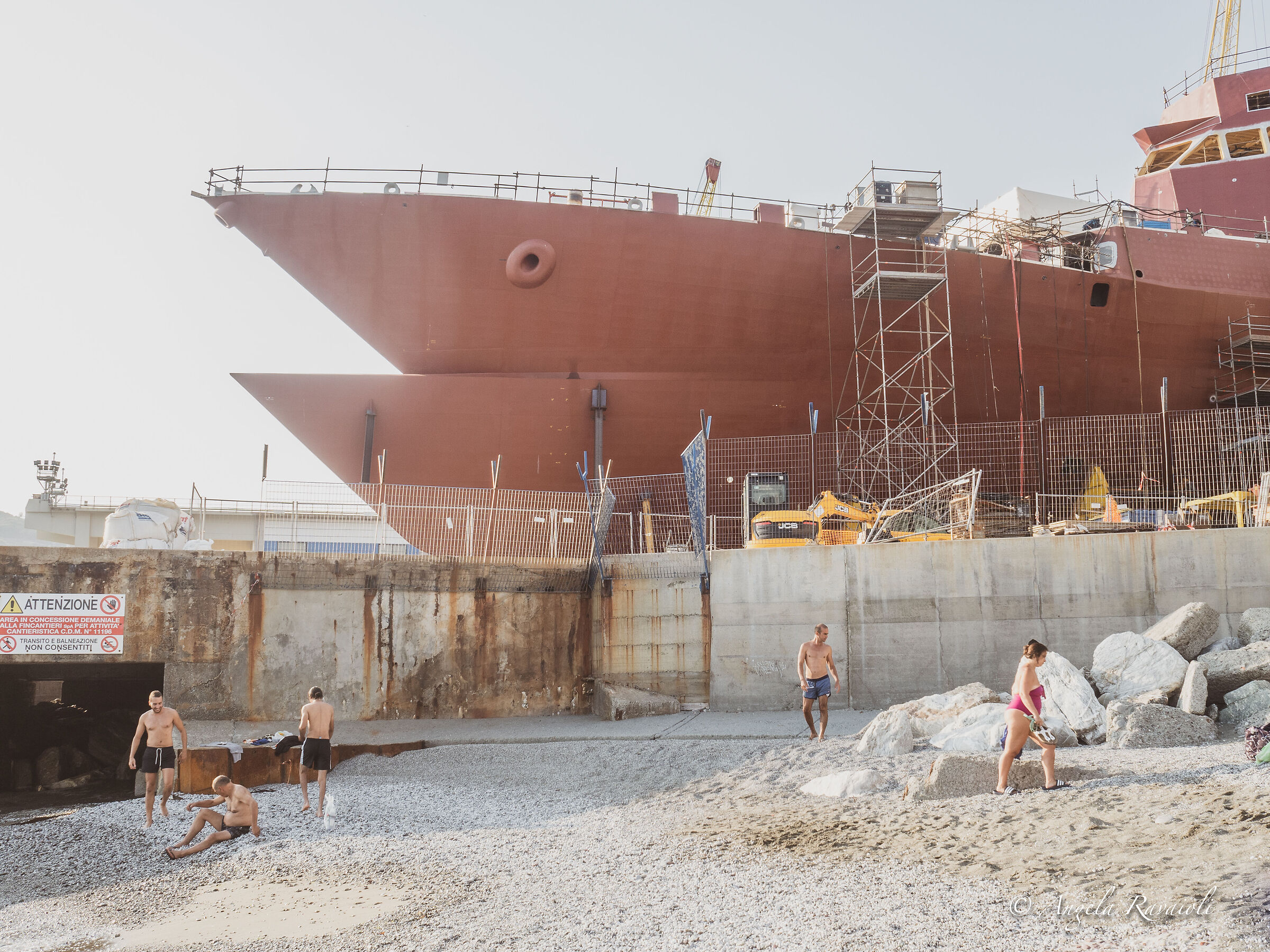 La spiaggia con la nave
