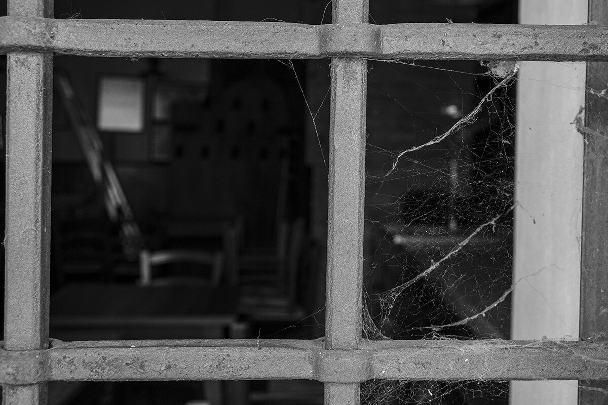 Old taverns close...