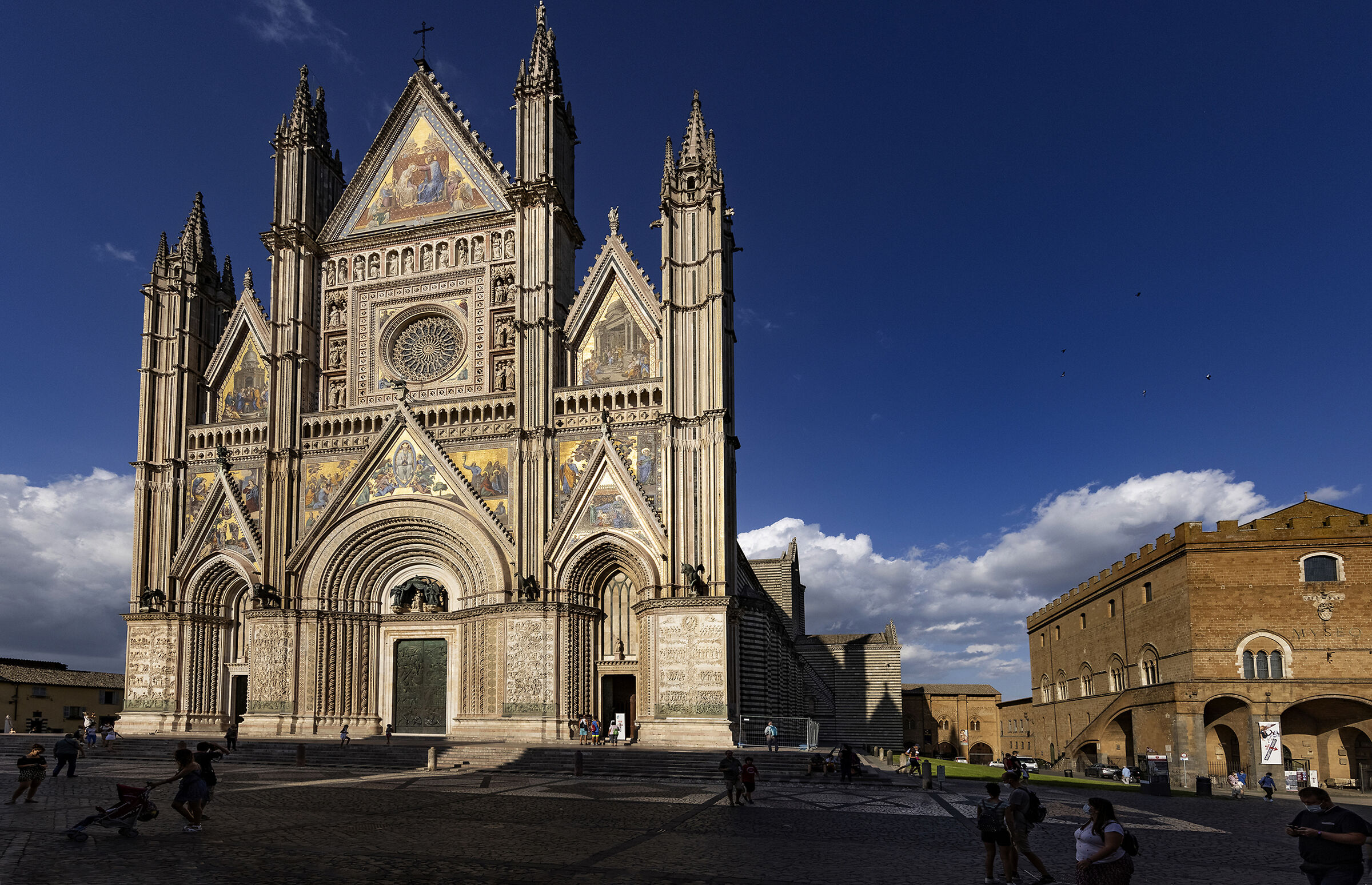 Duomo di Orvieto con la sua celeberrima facciata