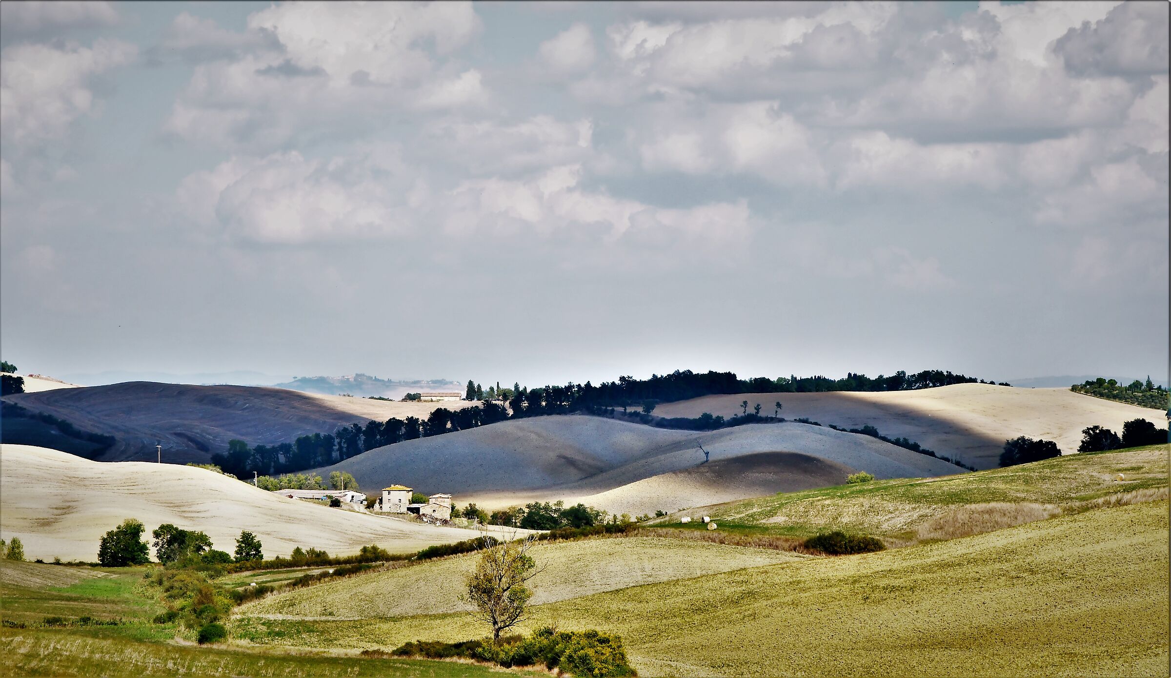 hills and colors of Arbia