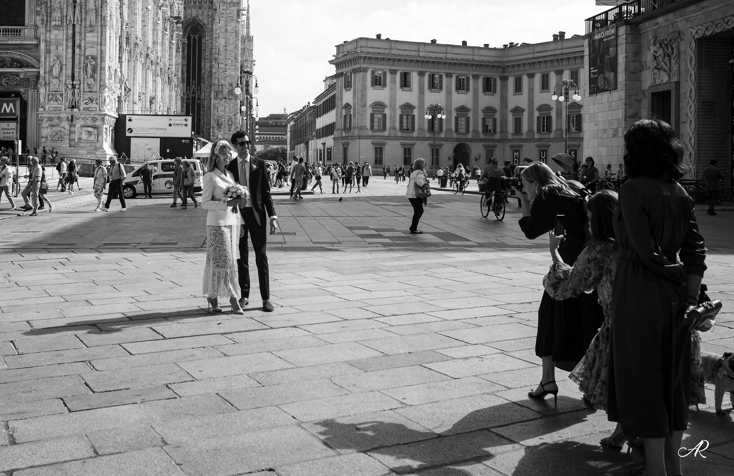 Gli sposi e le amiche