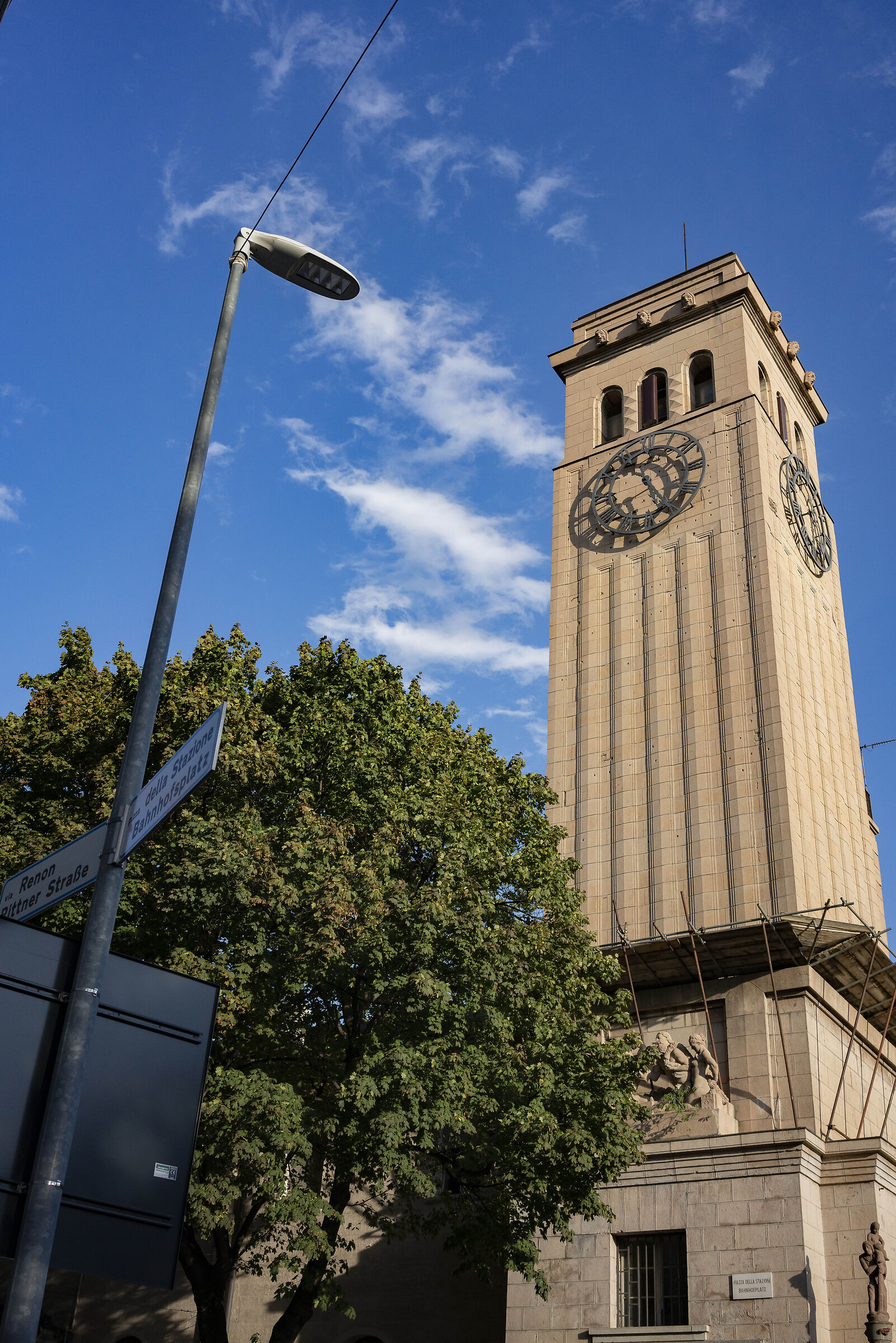 Station clock