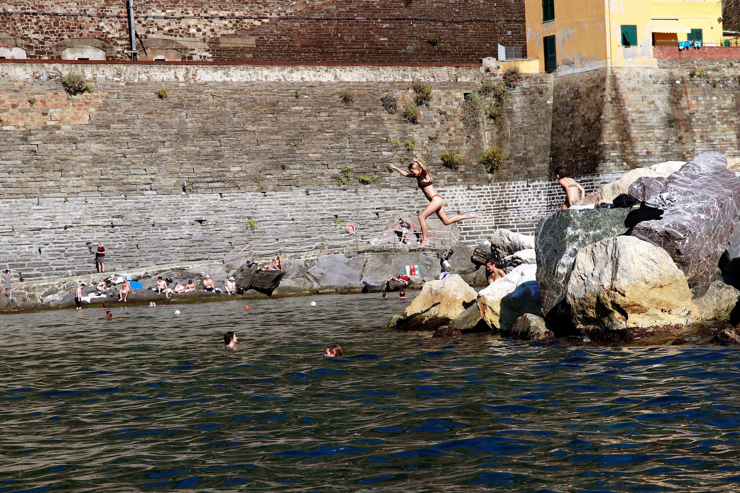 Un tuffo a Vernazza ( Cinque Terre)