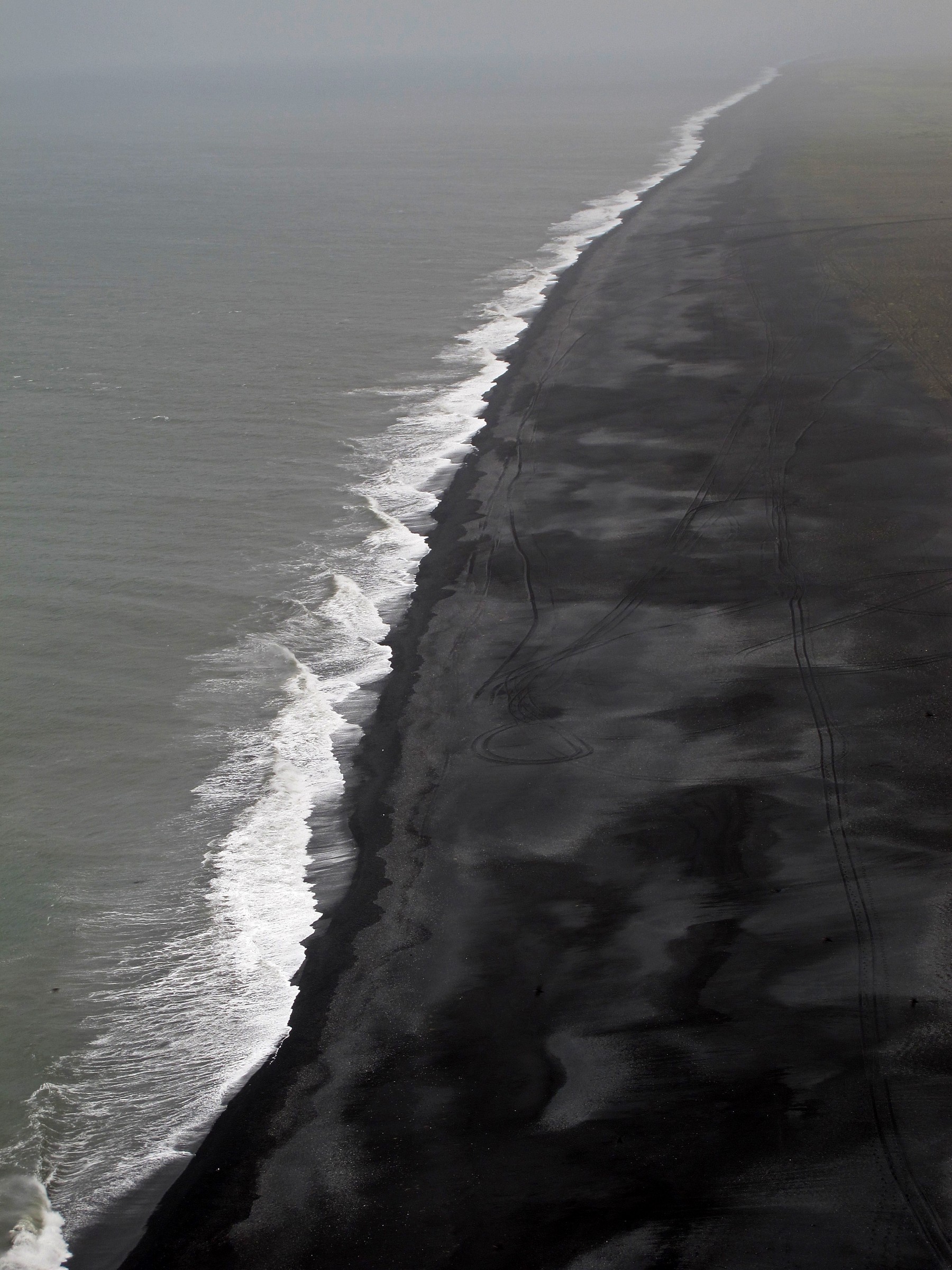 La spiaggia vulcanica di Dirholaey