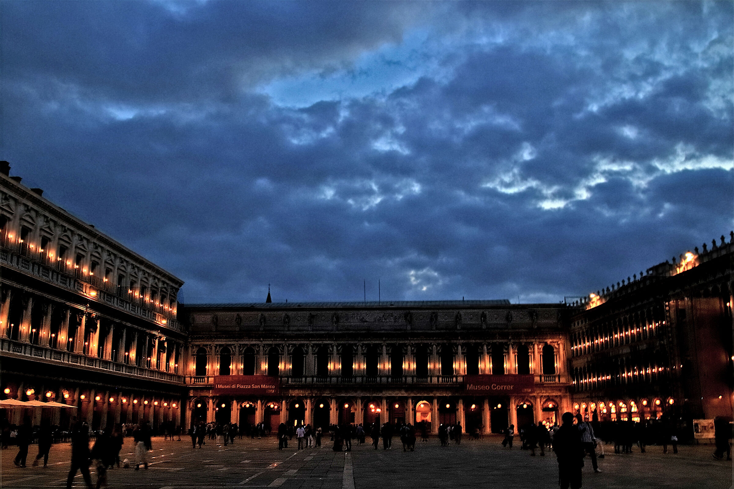 Always Serenissima ache with umbrella