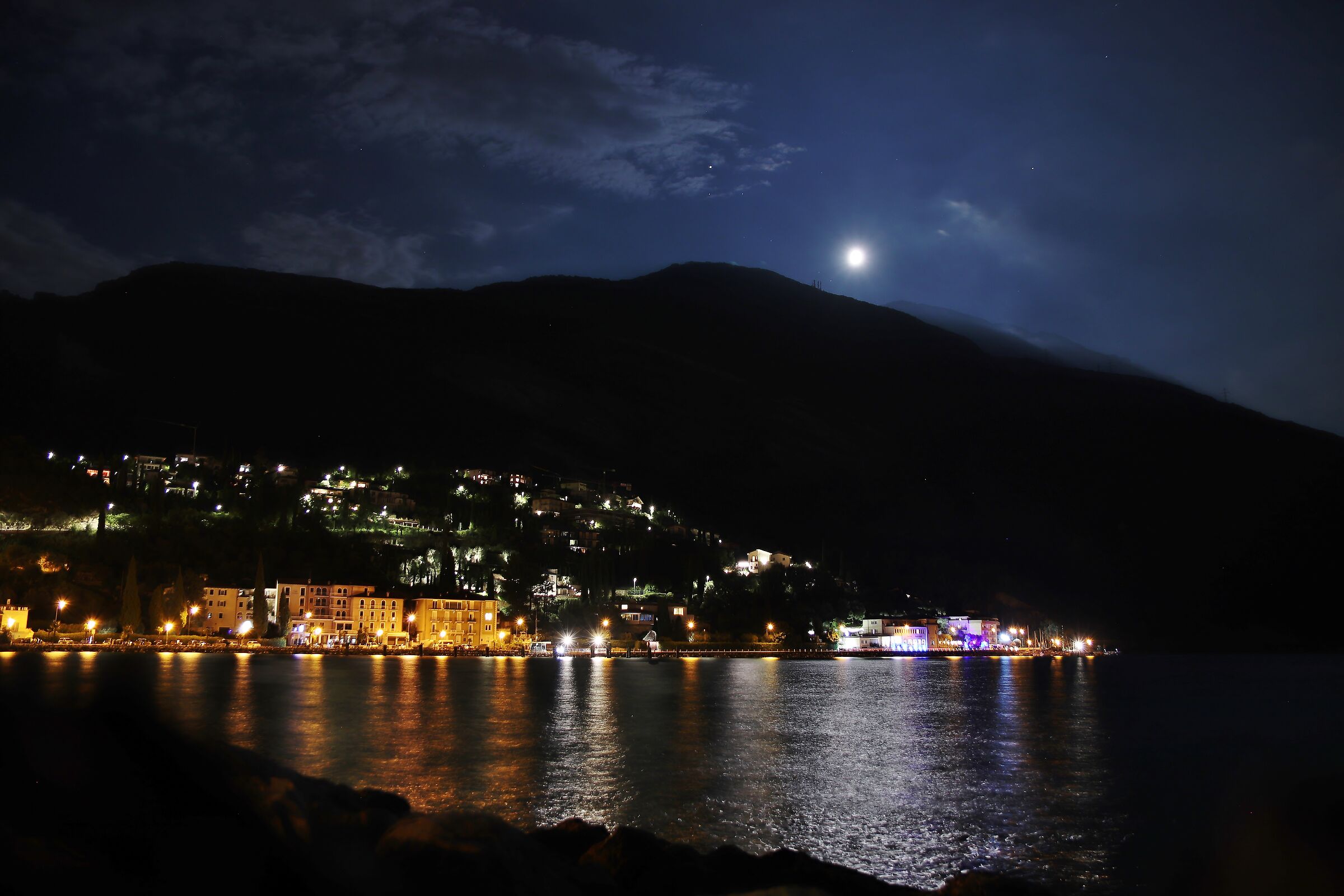 L'alba lunare a Torbole