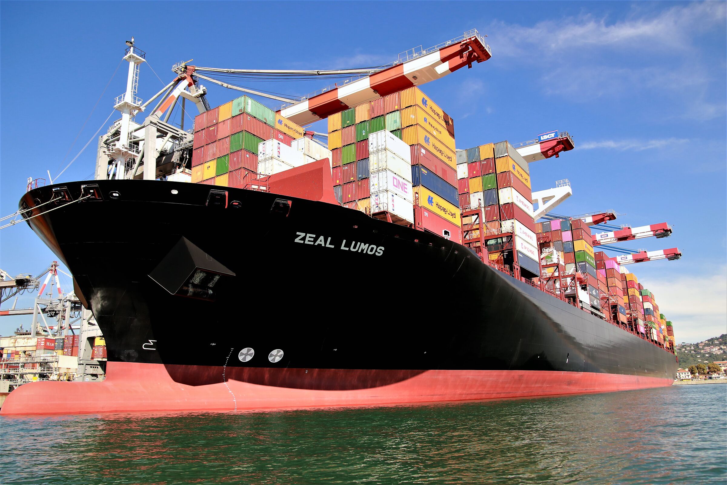 Nave Container Ship Zeal Lumus