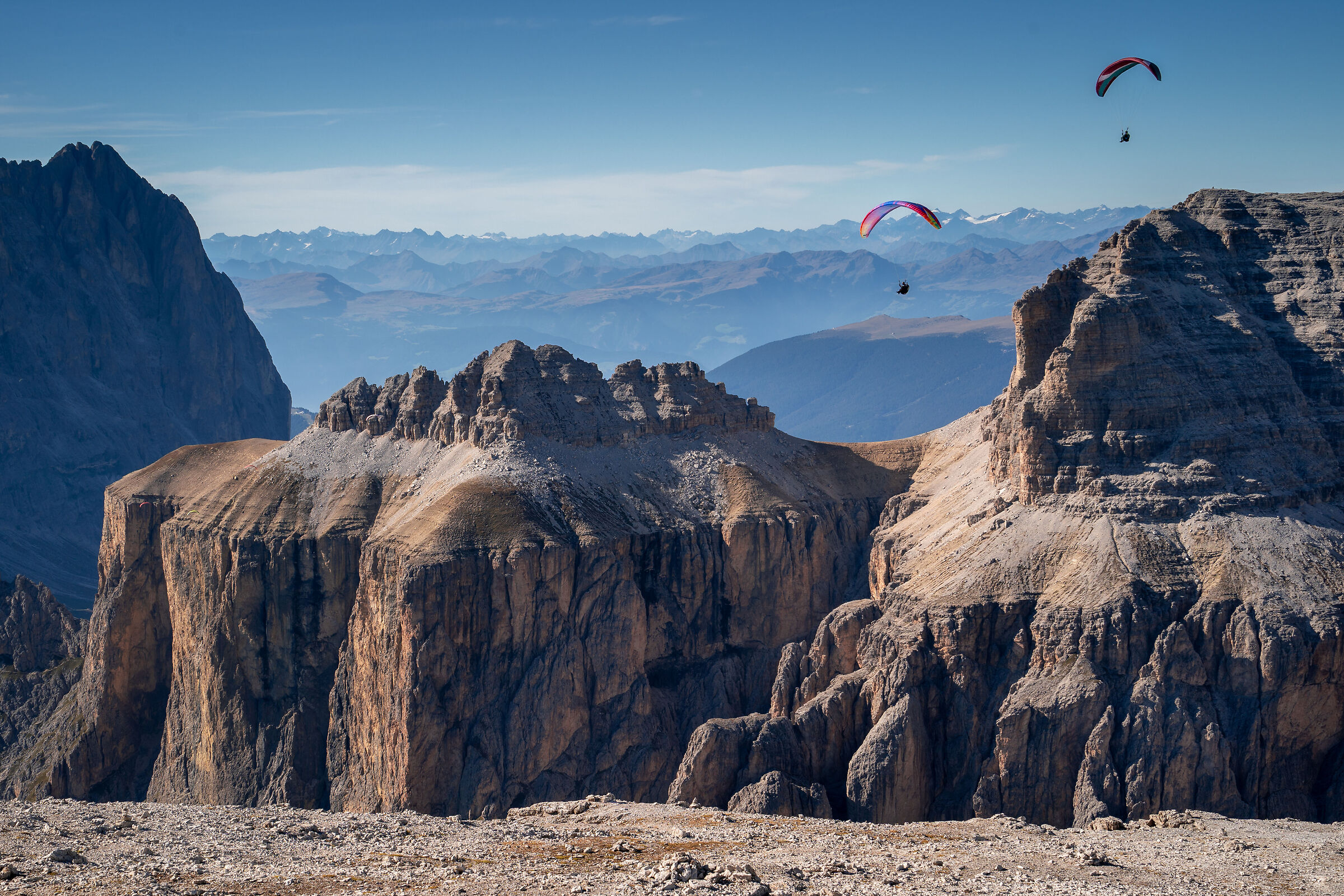 The Piz Ciavazes in the company of "human birds"