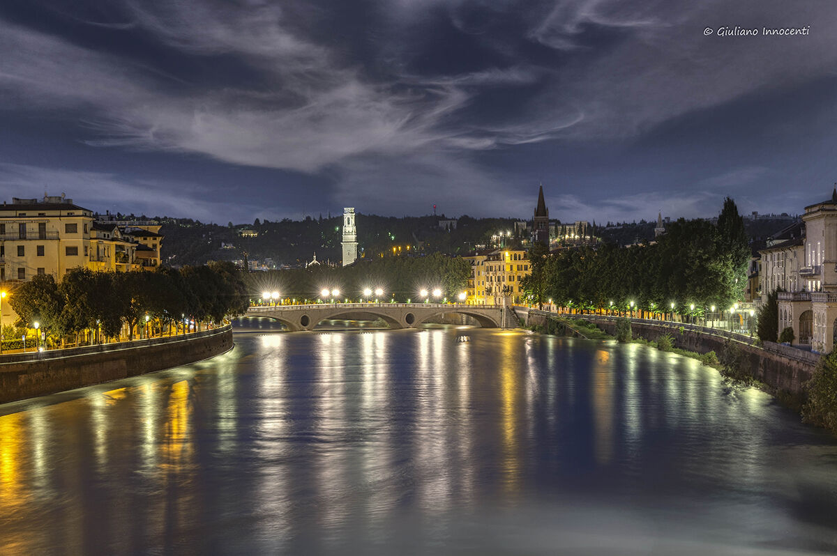 Il fiume Adige colora Verona