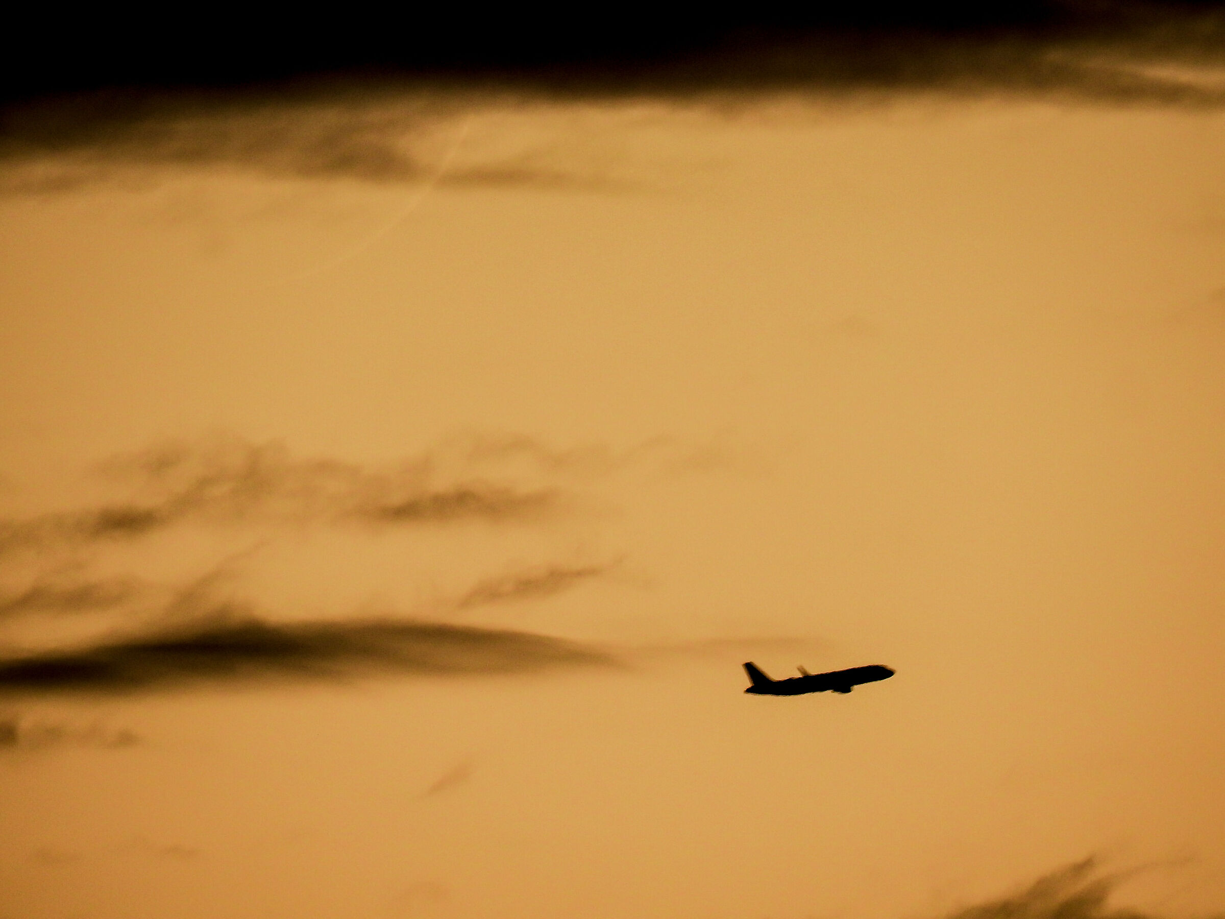 Aereo nella luna (novilunio) ottobre 2021©.