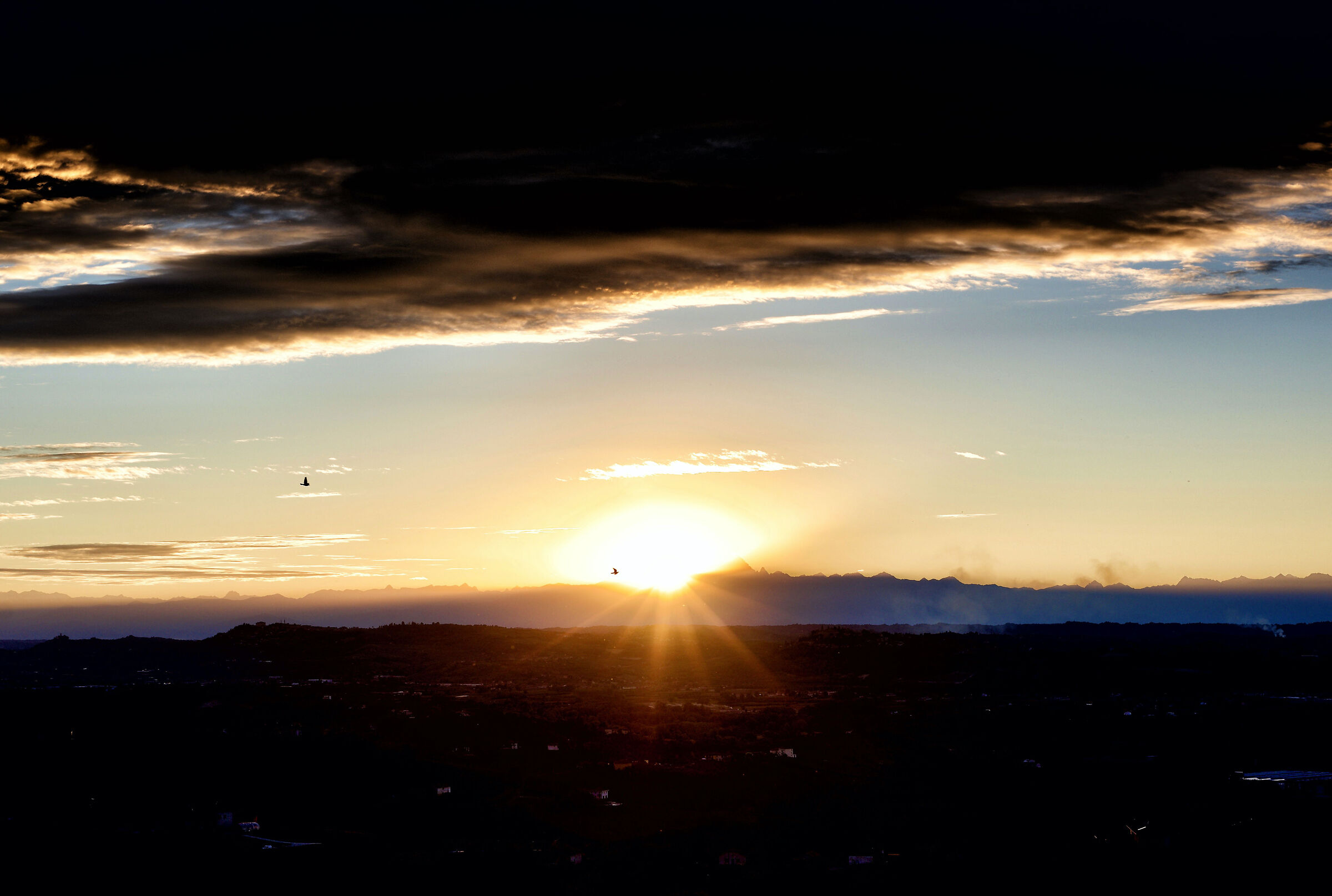 Tramonto con nuvole minacciose