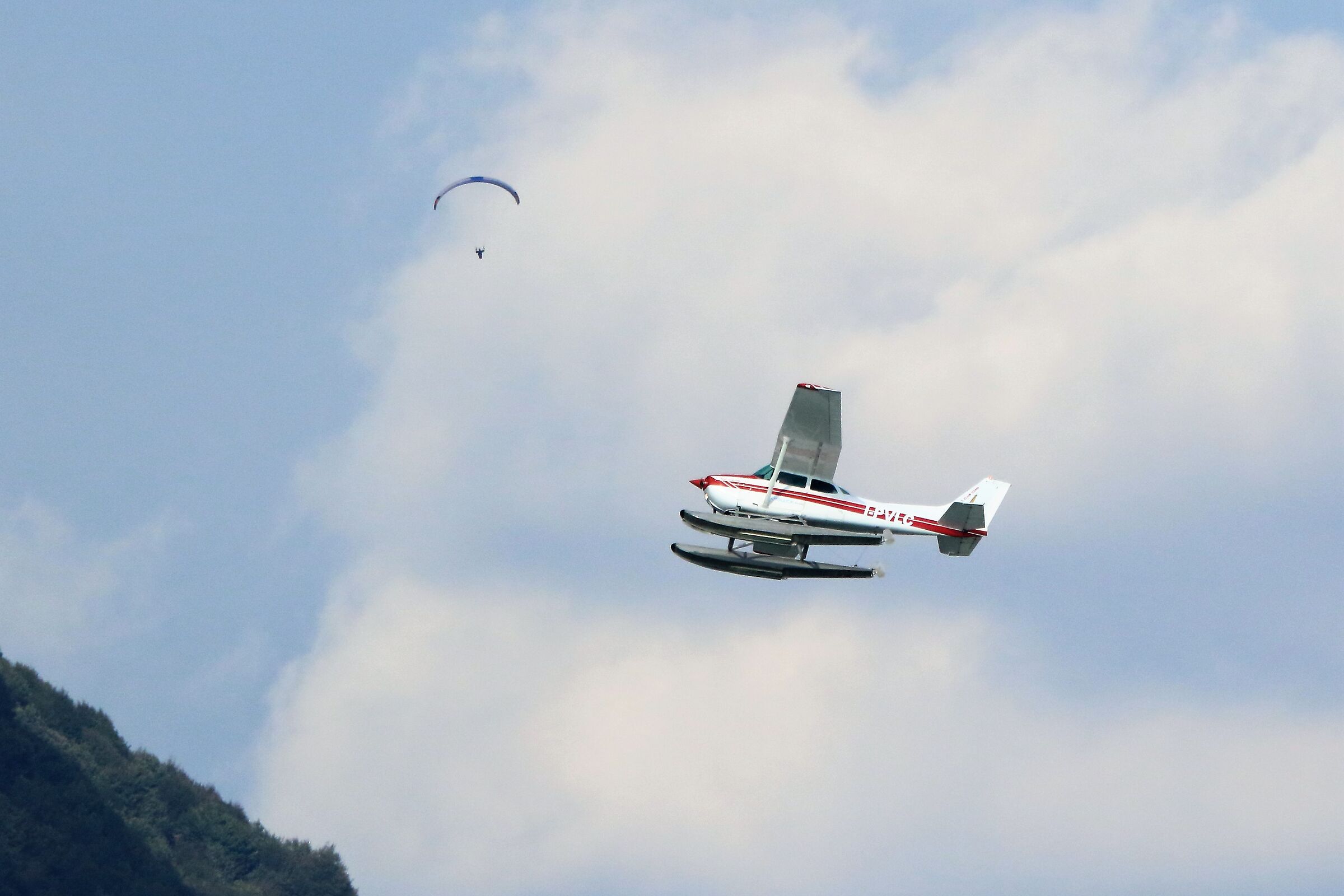 hang gliding and hydro