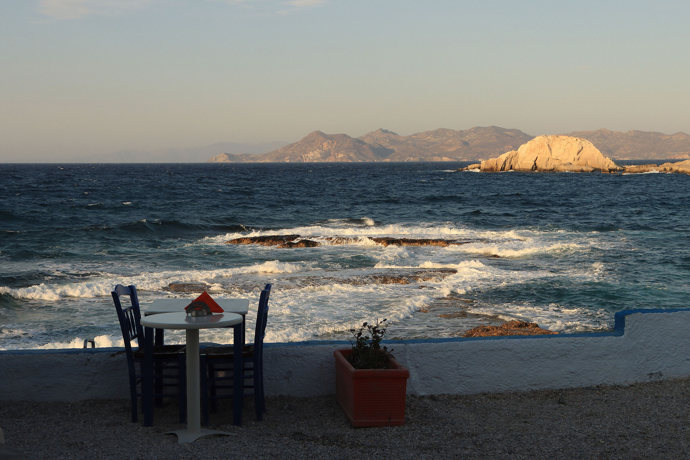 M I L O S - abbiamo riservato un tavolino