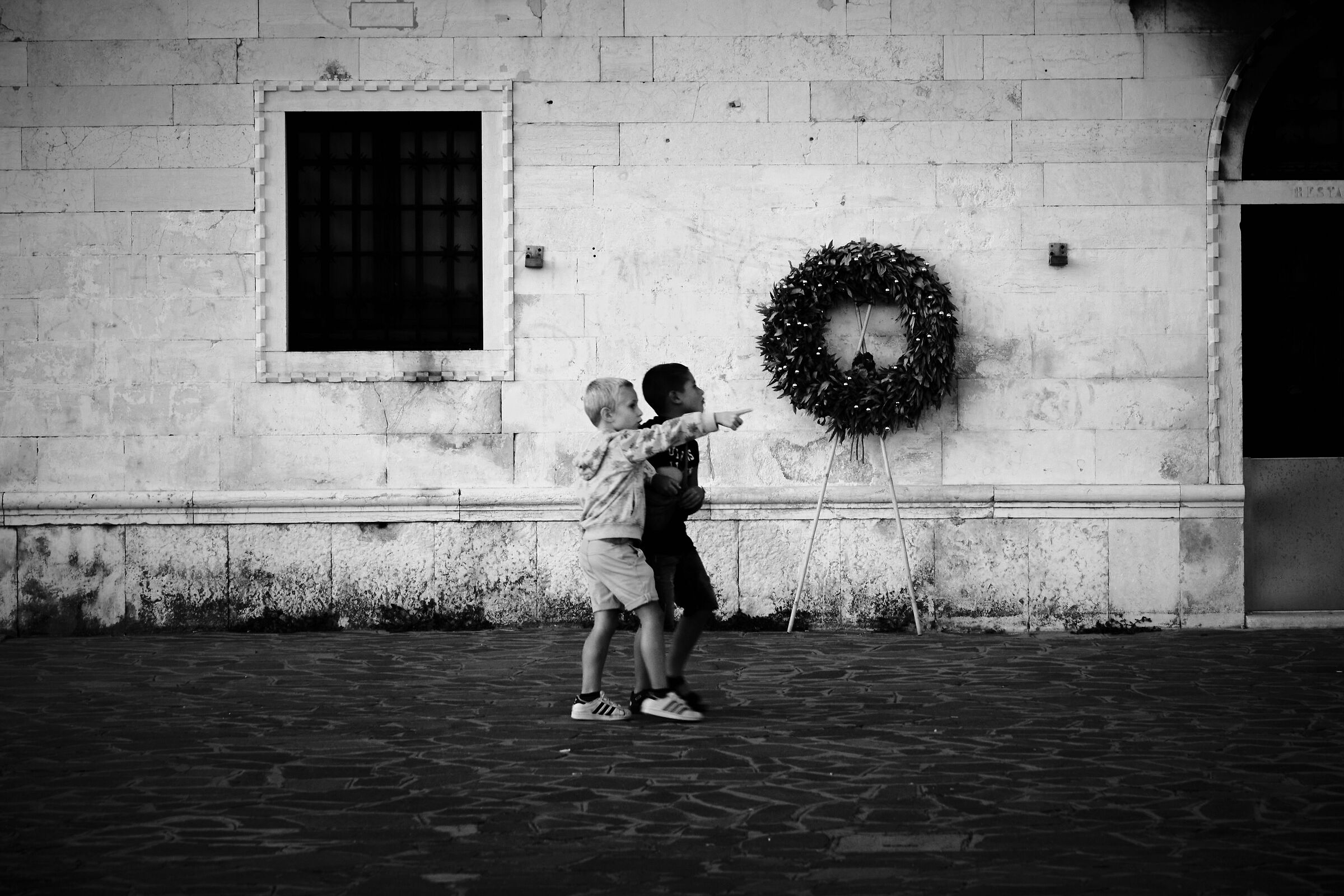 Always straight without fear friend