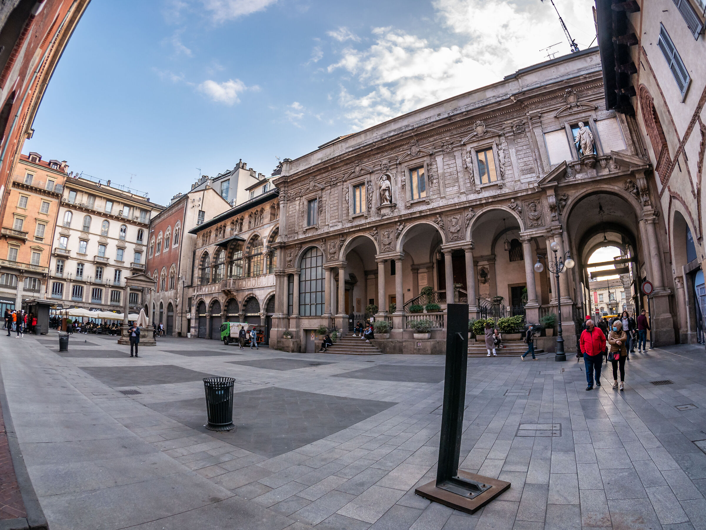 Piazza Mercanti - Milan