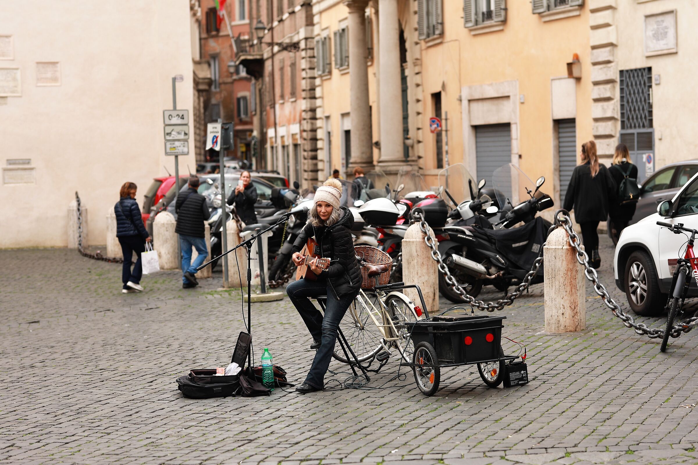 Roma via del corso artista di strada