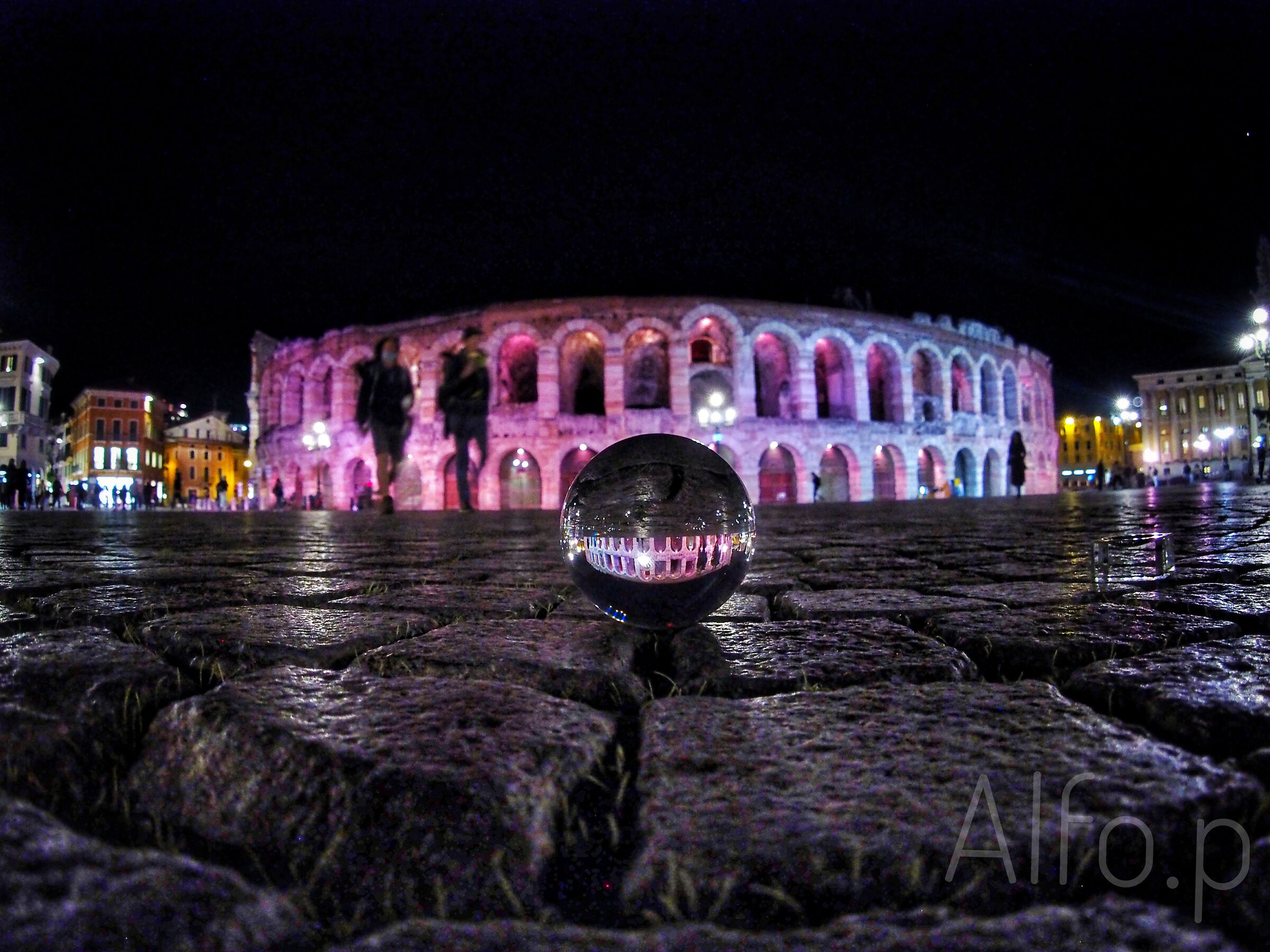 Arena di Verona, sfera, sera, luci