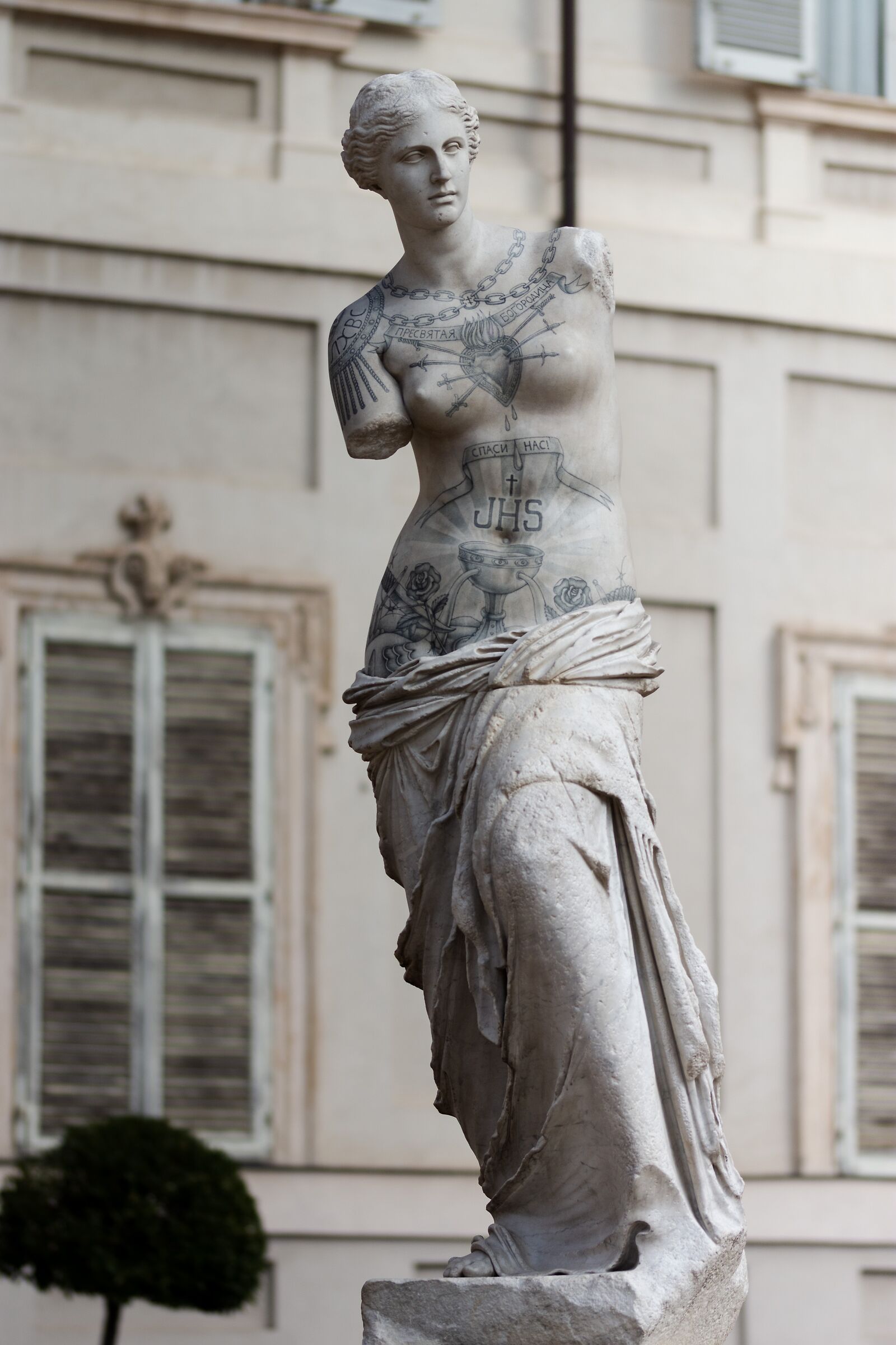 Venere di Milo tatuata