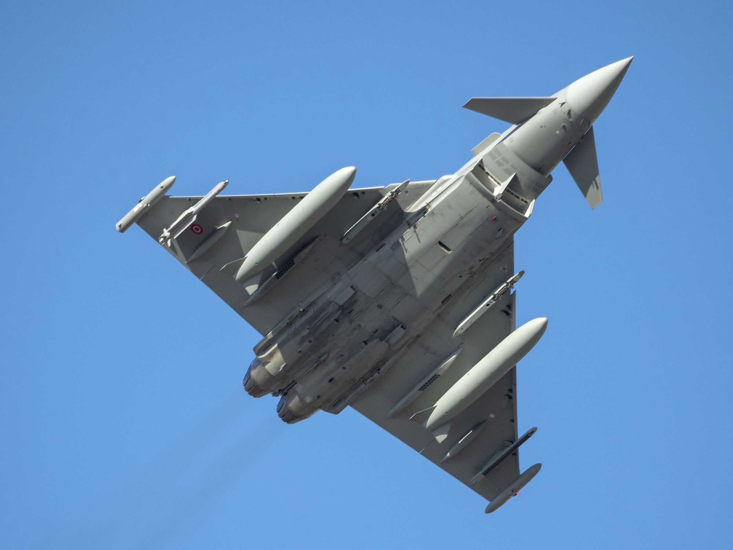 Eurofighter Typoon, from below...