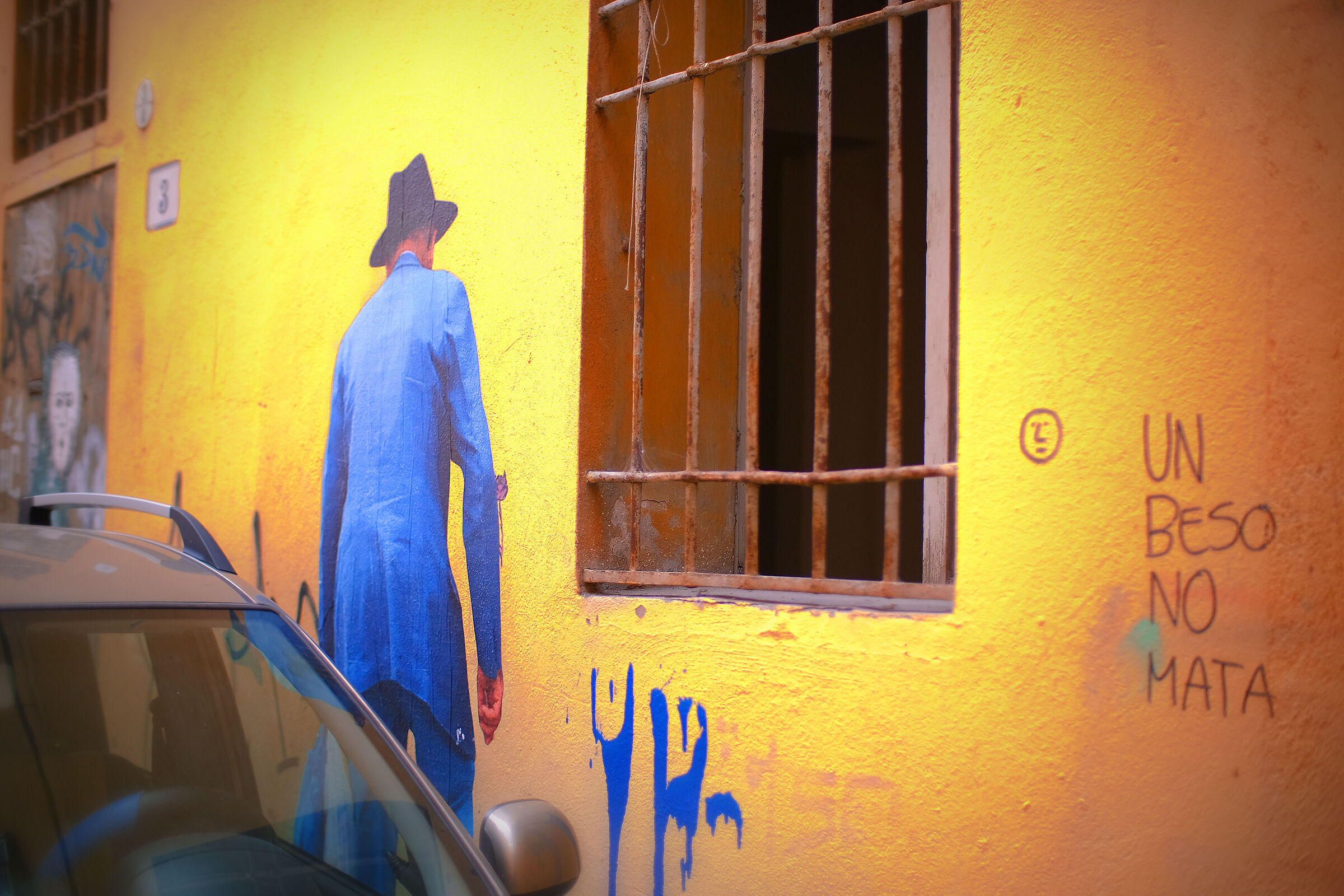 ~~ signore, aspetti un attimo ~~